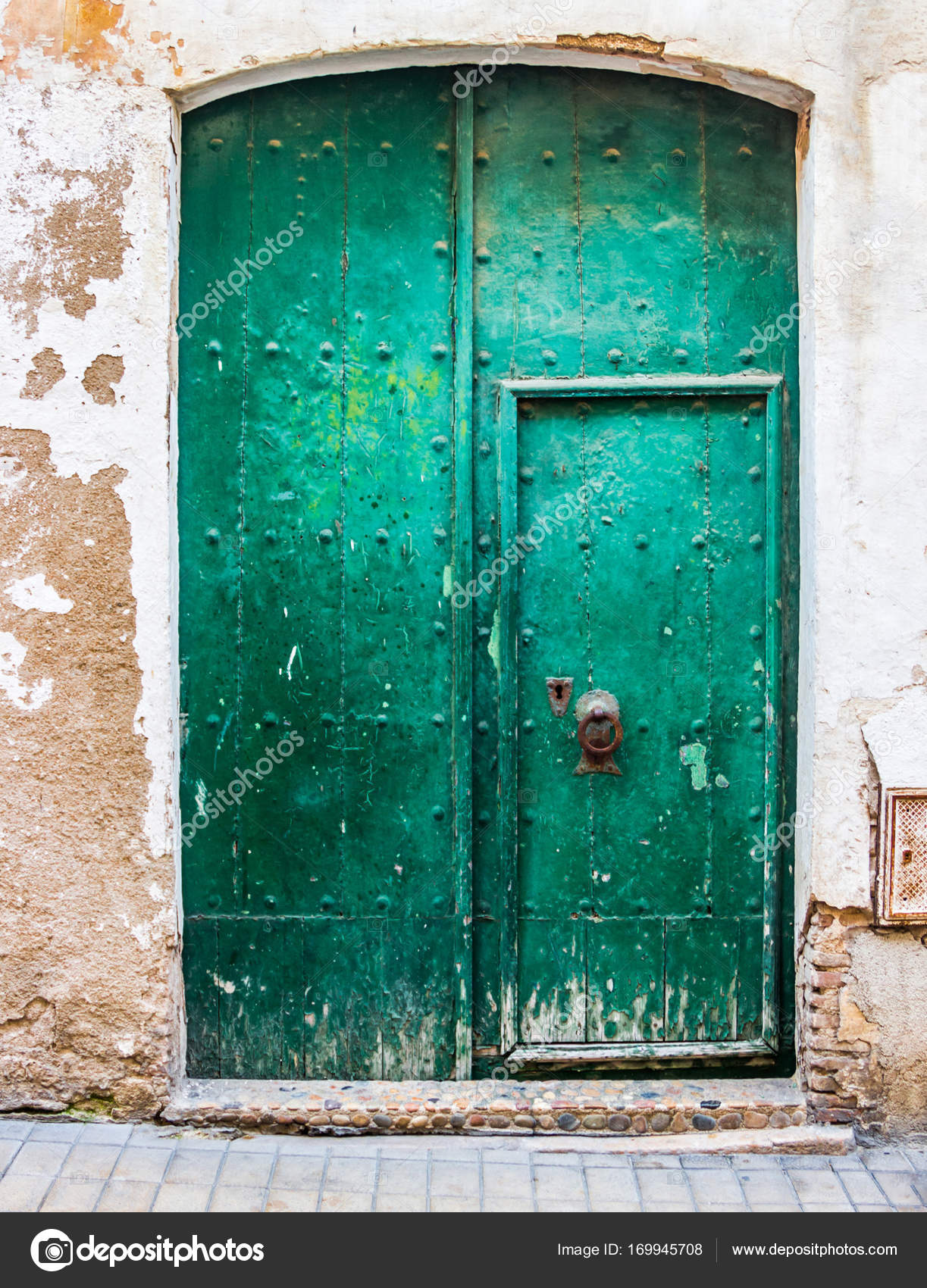 An old green door with a keyhole close-up. — Stock Photo © And.rey88 ...