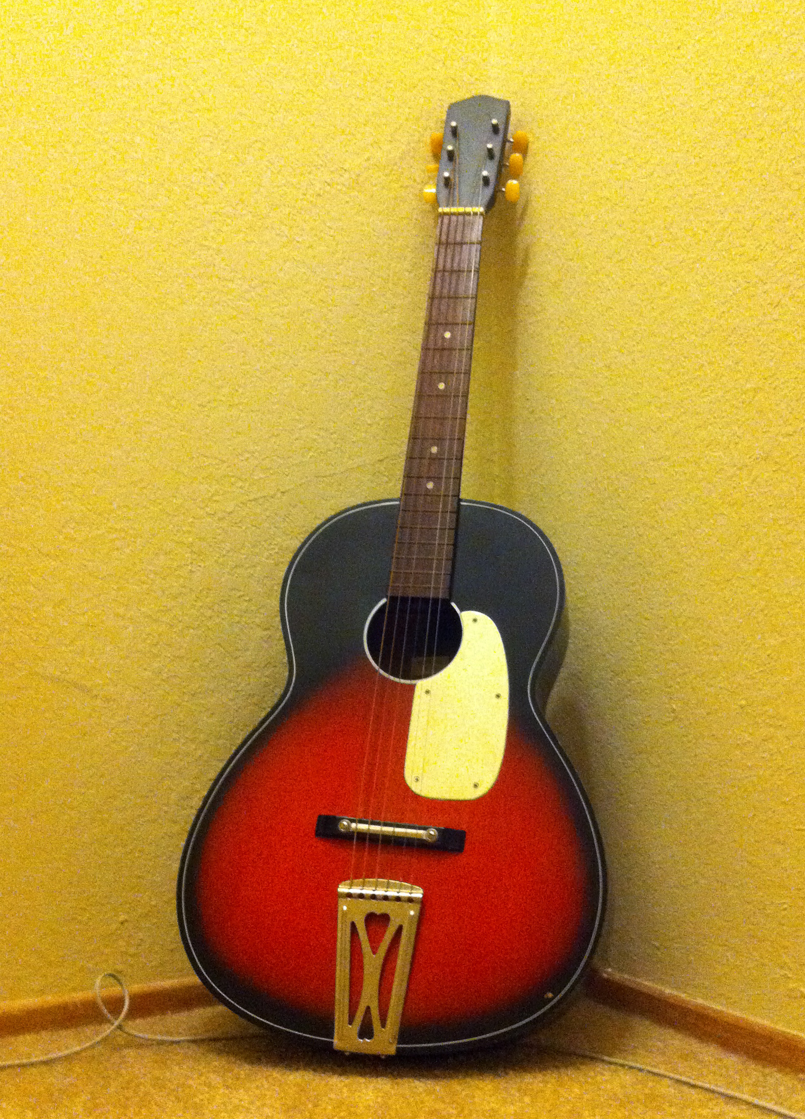 File:Old guitar (photo by Anita Hart).jpg - Wikimedia Commons