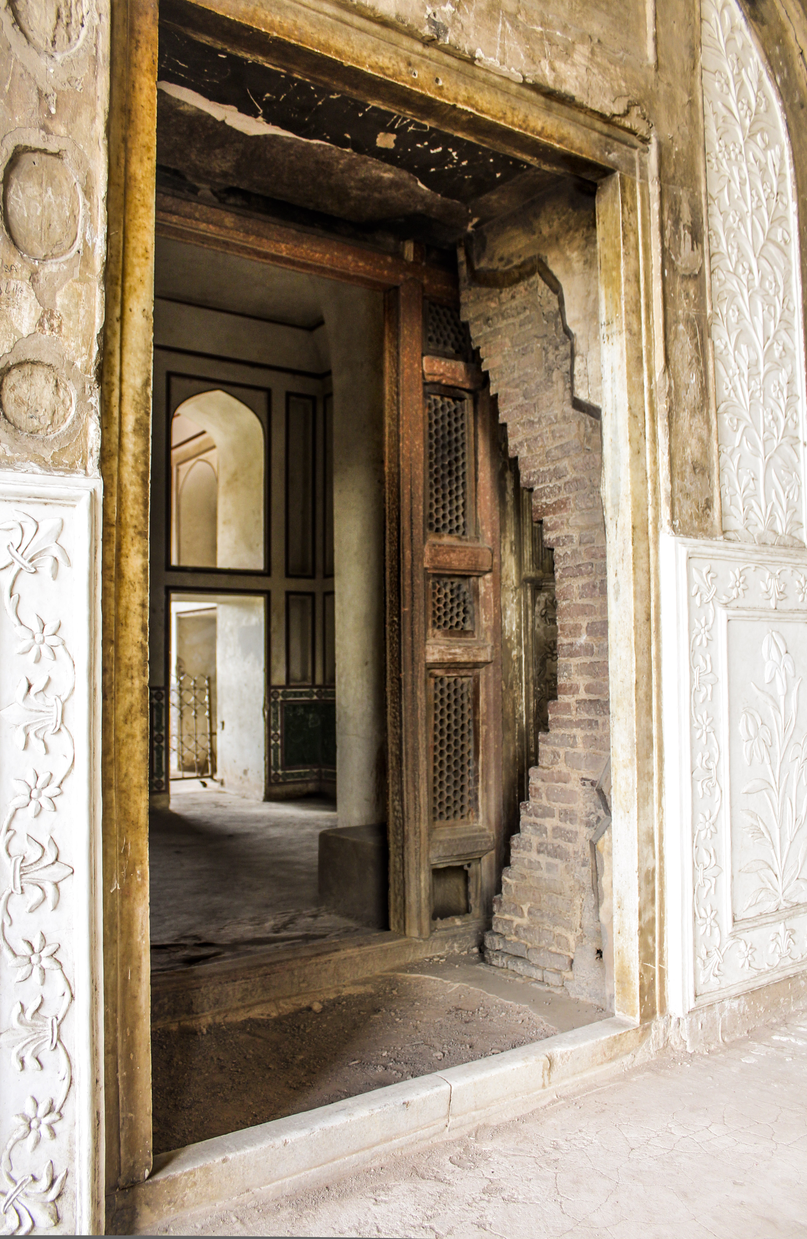 File:Old heritage in lahore fort.jpg - Wikimedia Commons