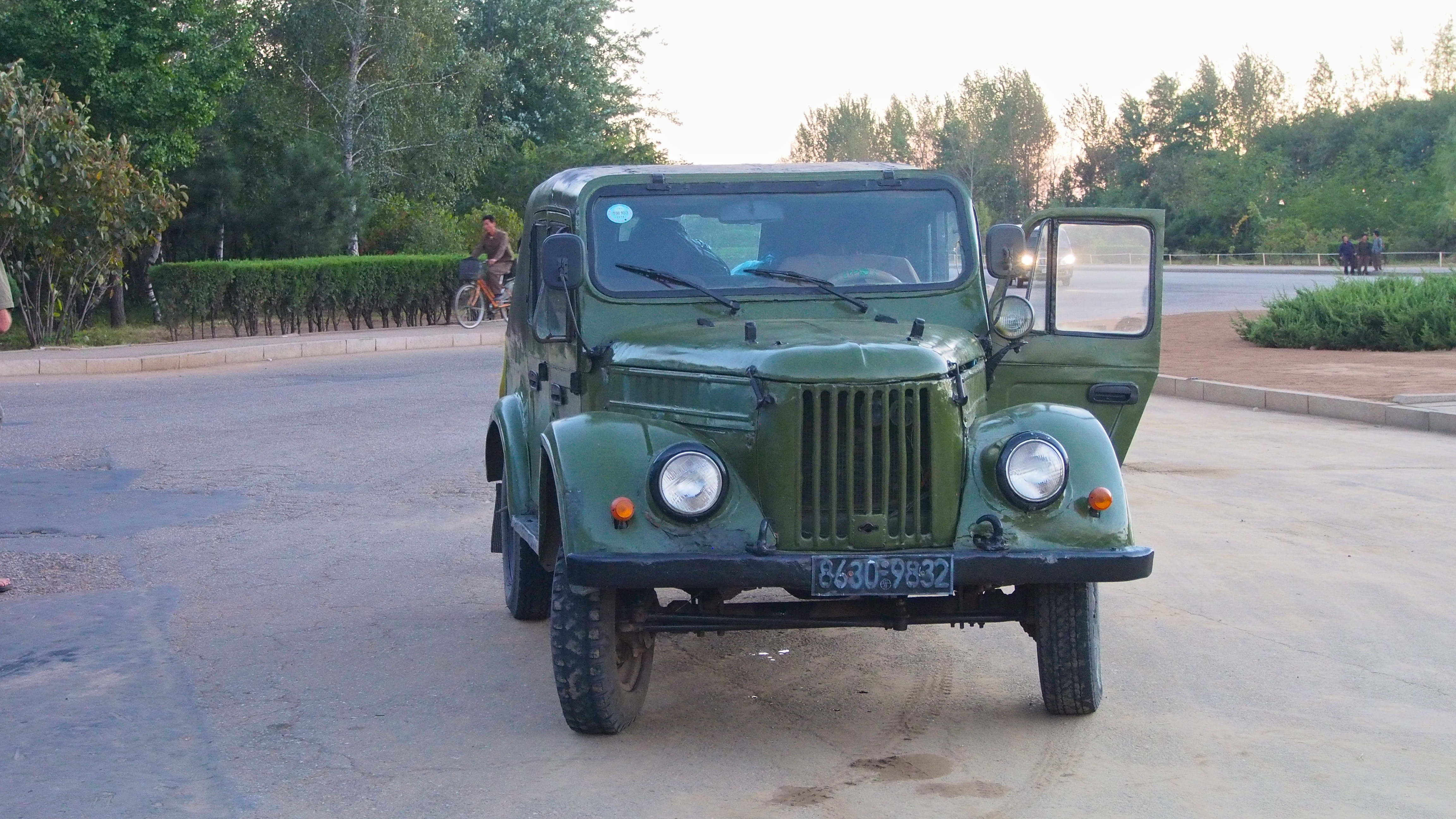 File:Old jeep, at Sariwon DPRK (14015033988).jpg - Wikimedia Commons