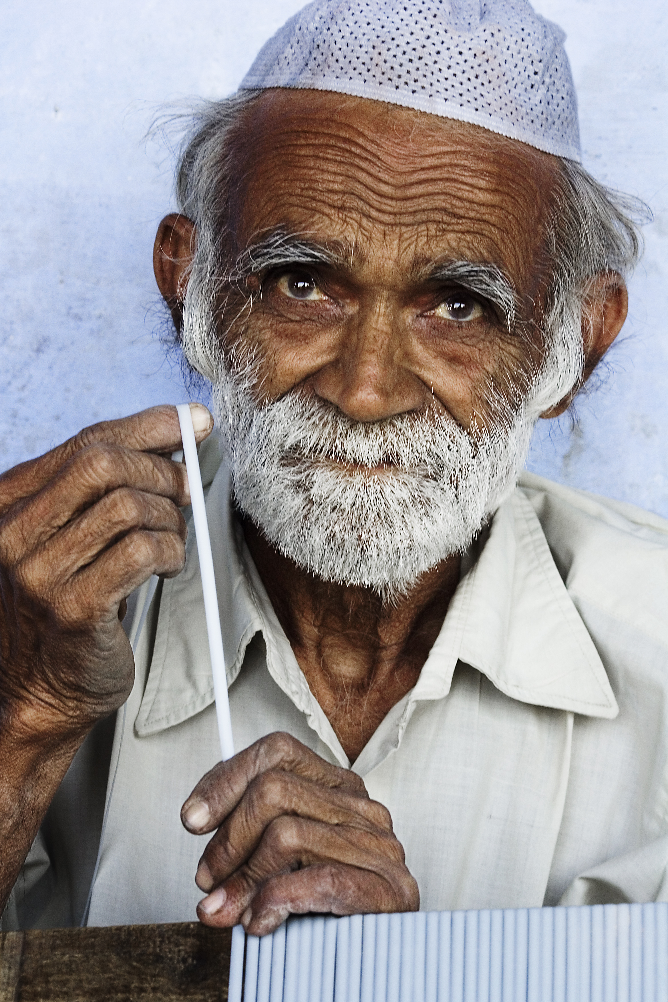 File:India - Delhi old man - 5089.jpg - Wikimedia Commons