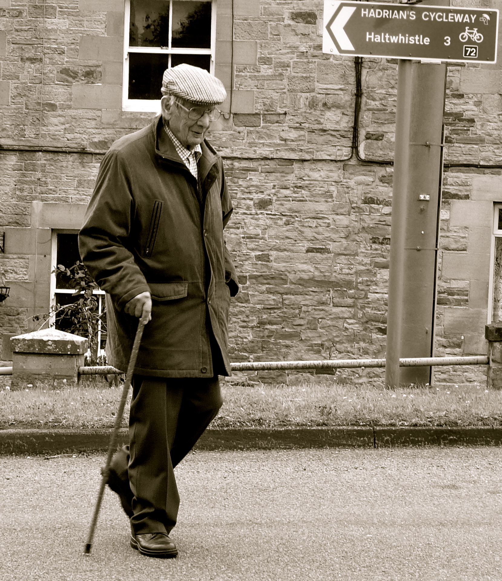 Old man walking – England | Love thy bike