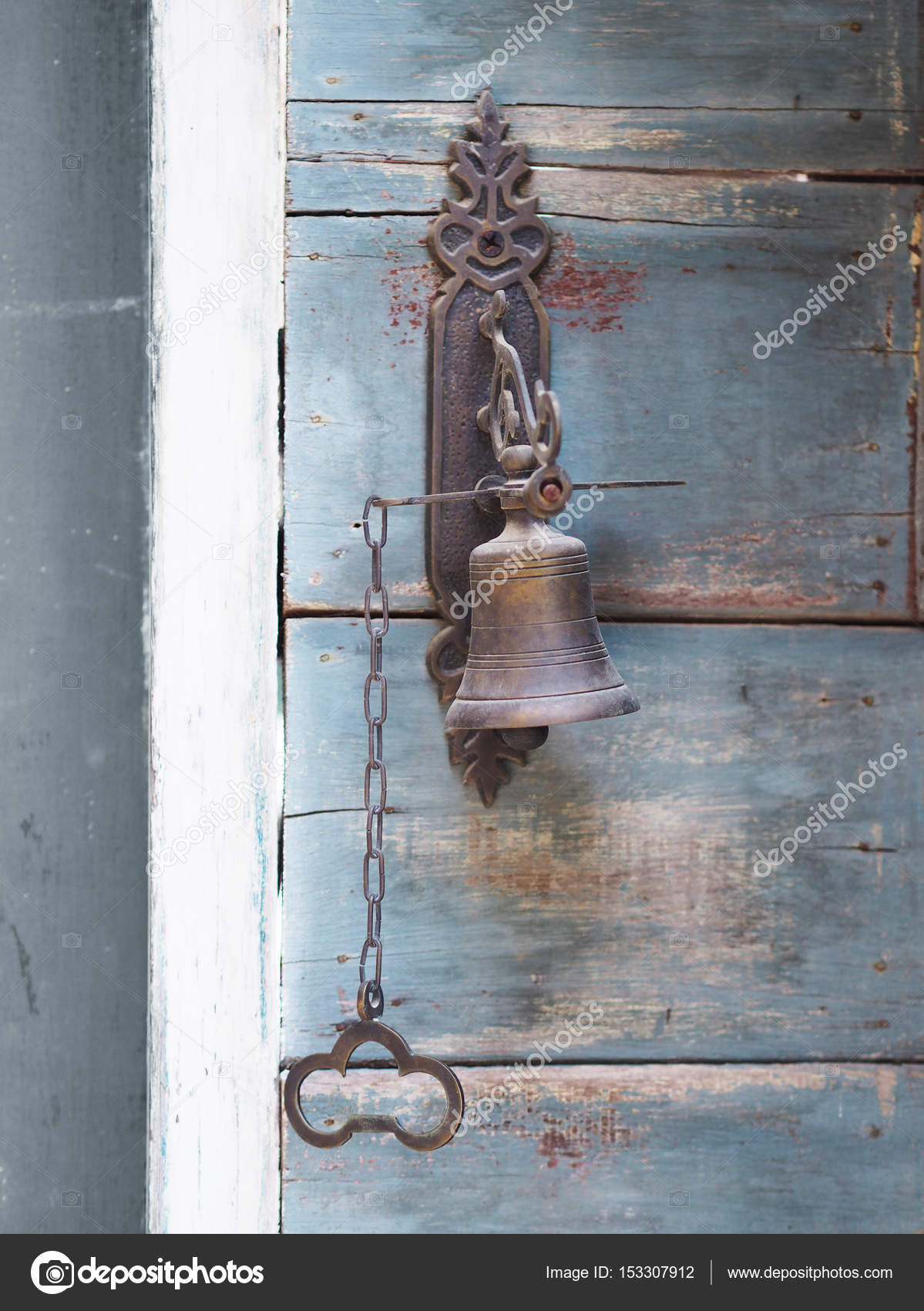 vintage metal door bell. — Stock Photo © P.Kanchana #153307912