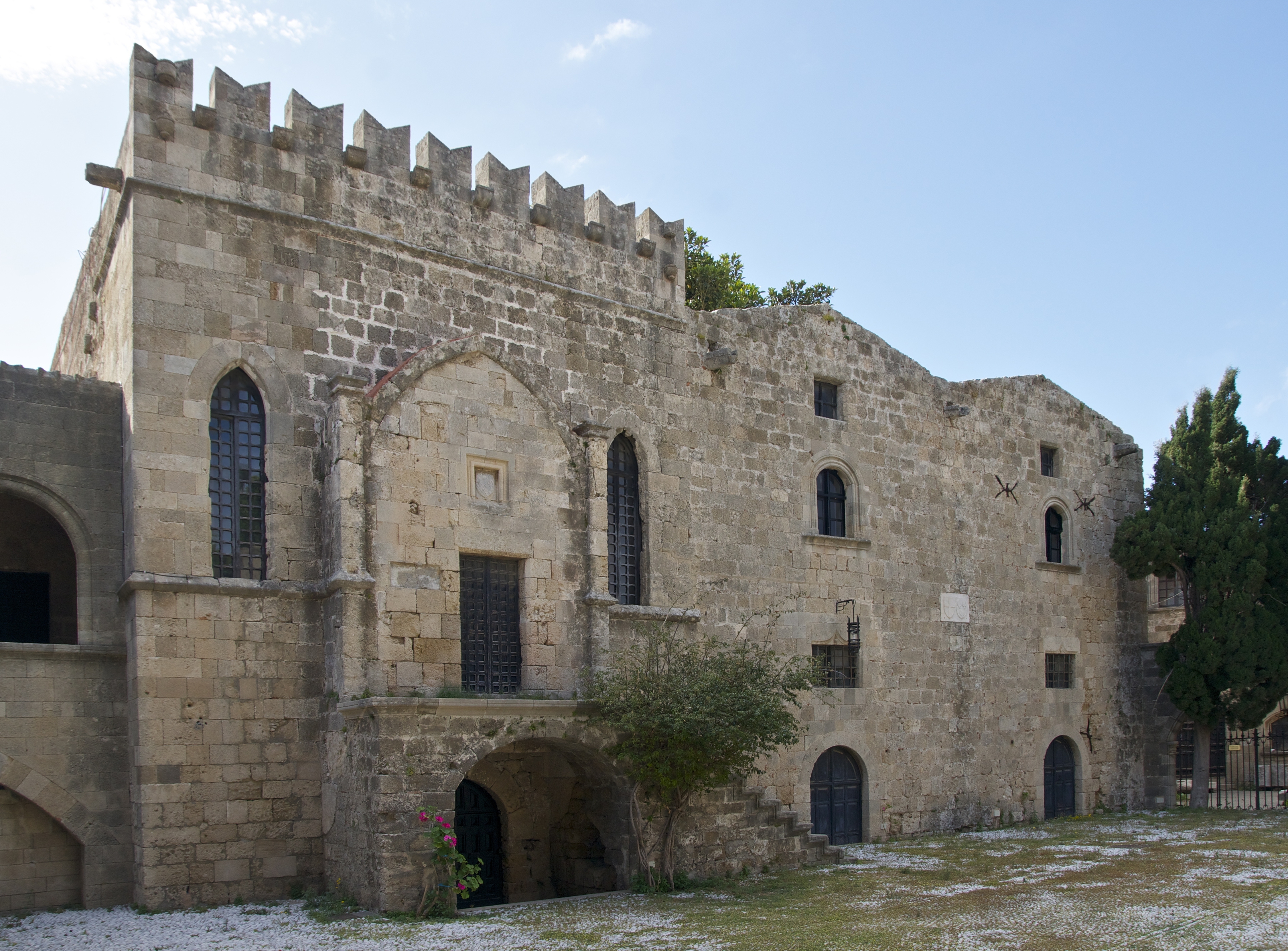 File:Old palace Rhodes.jpg - Wikimedia Commons