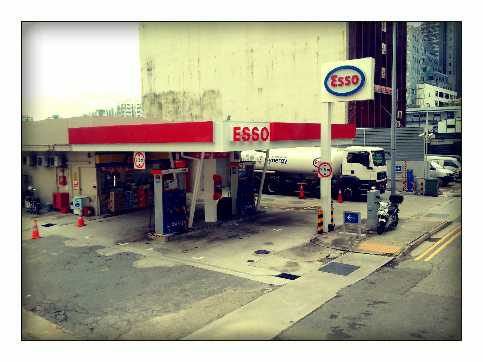 Old petrol station along Lavender Road - Alwin Woo's Blog