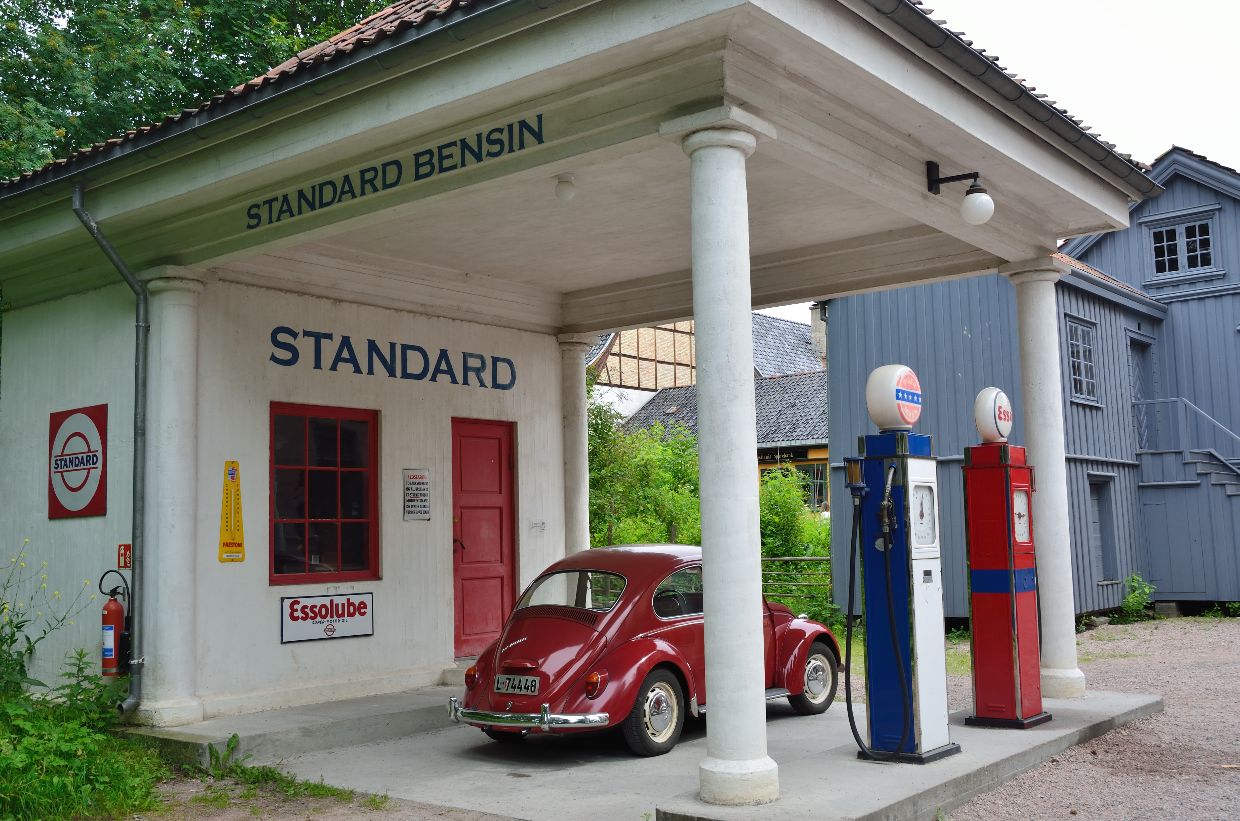 File:Old Petrol Station at at Norsk Folkemuseum.jpg - Wikimedia Commons