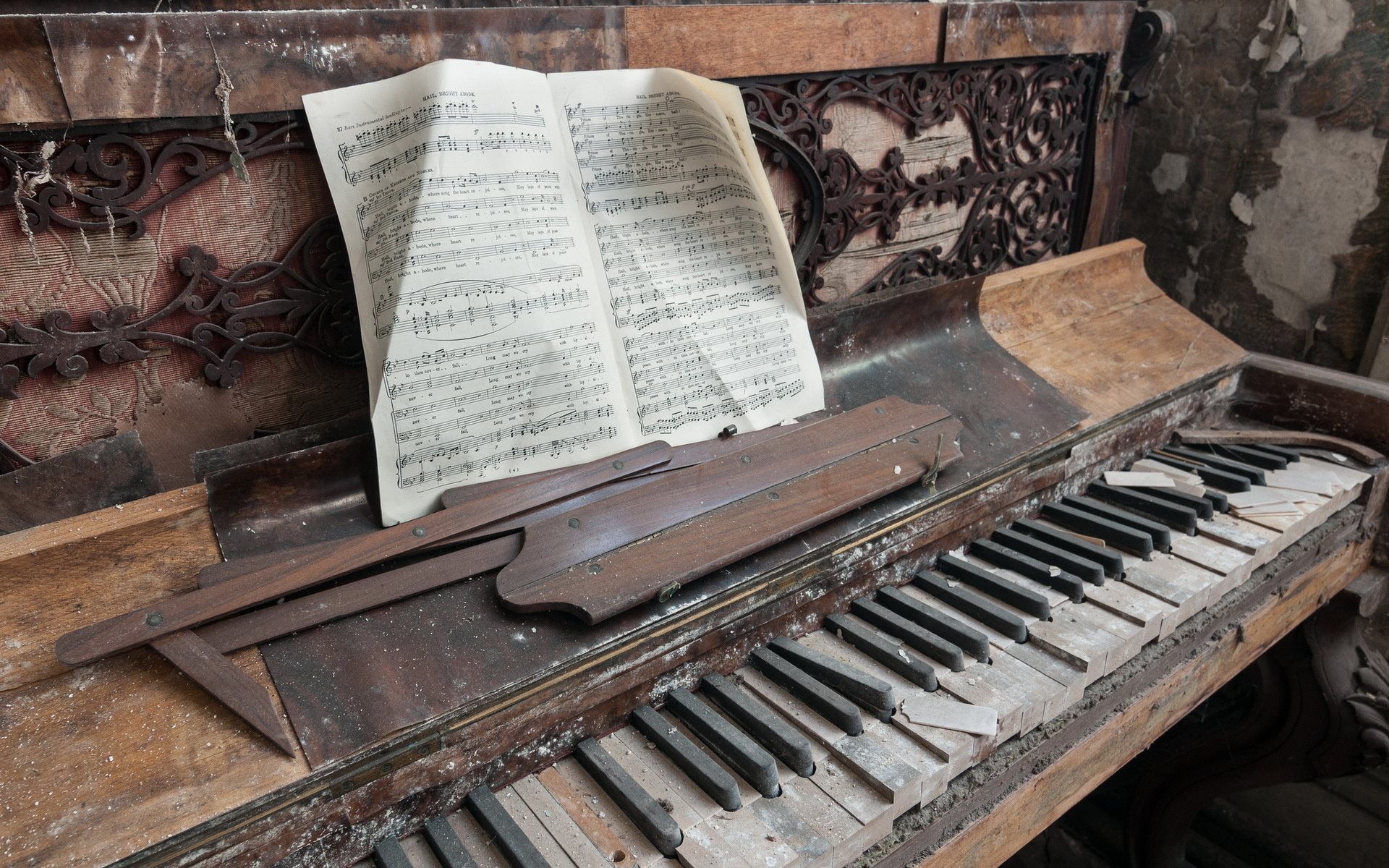 The score on old piano / 1920 x 1200 / Other / Photography ...
