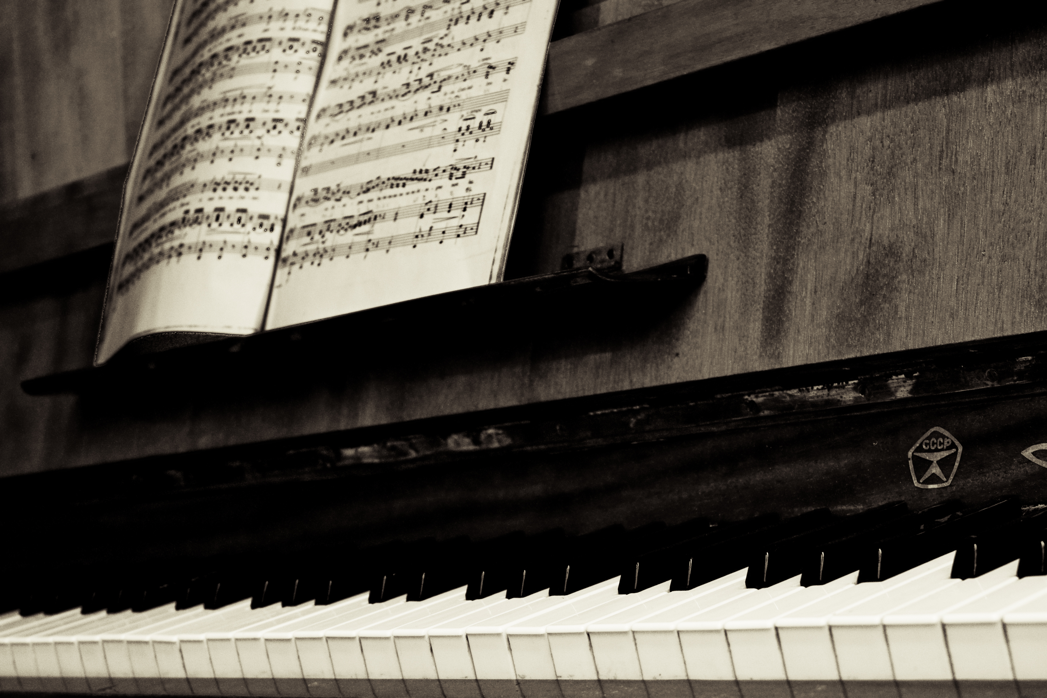 An old piano | photo page - everystockphoto