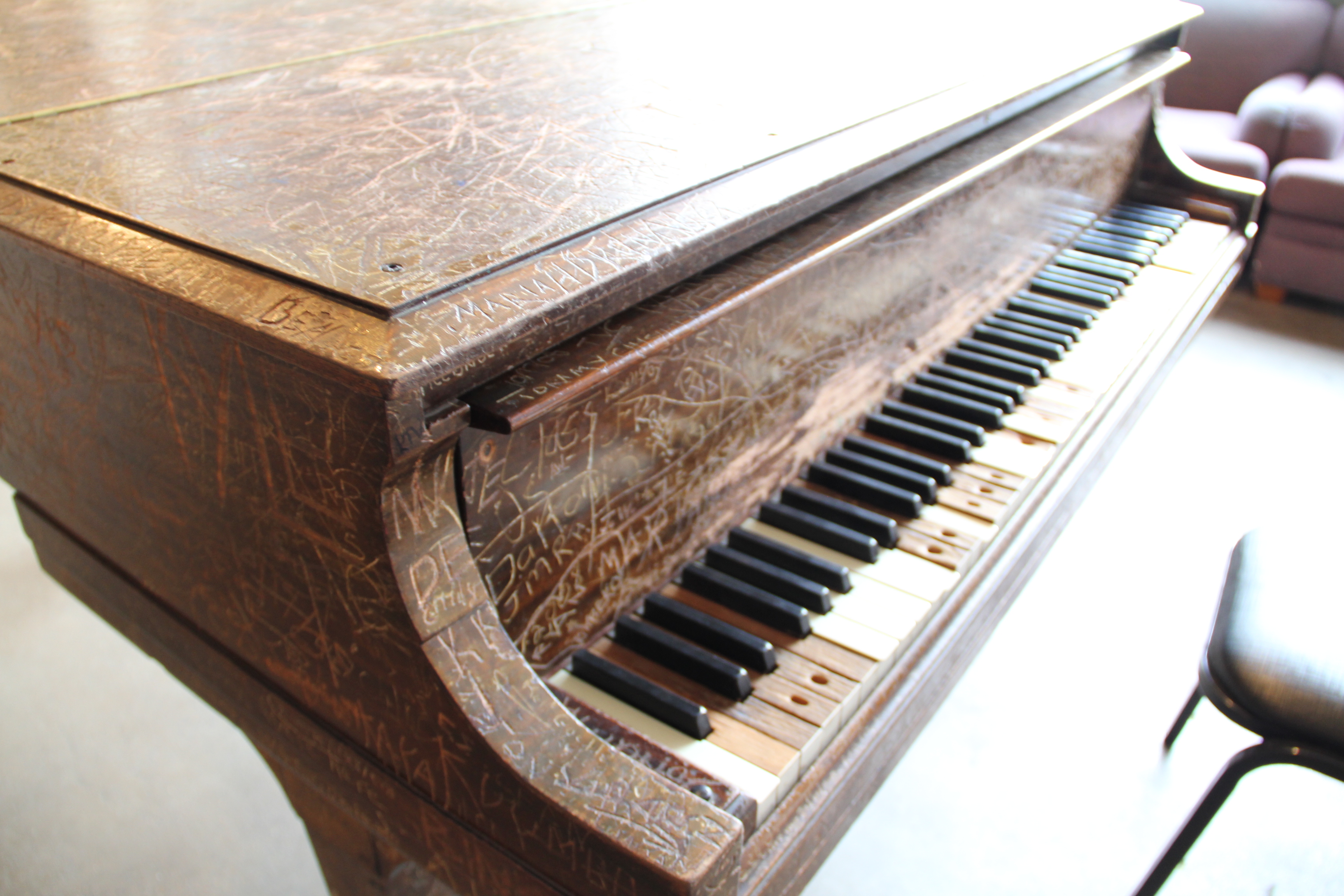 File:Old Piano at City Museum, St.Louis USA - panoramio.jpg ...