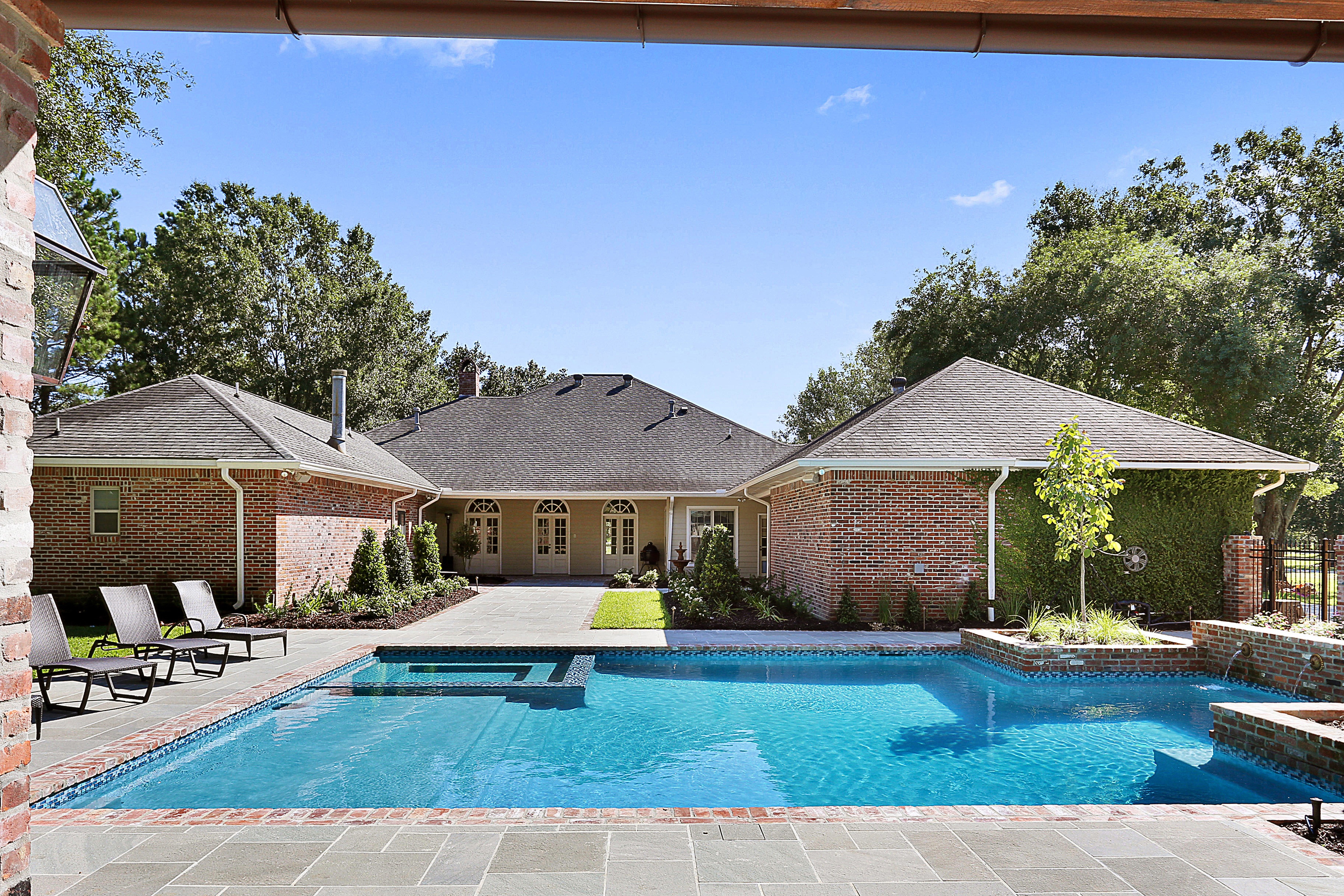 Pool with Tanning Ledge Baton Rouge | Pool with water features Baton ...