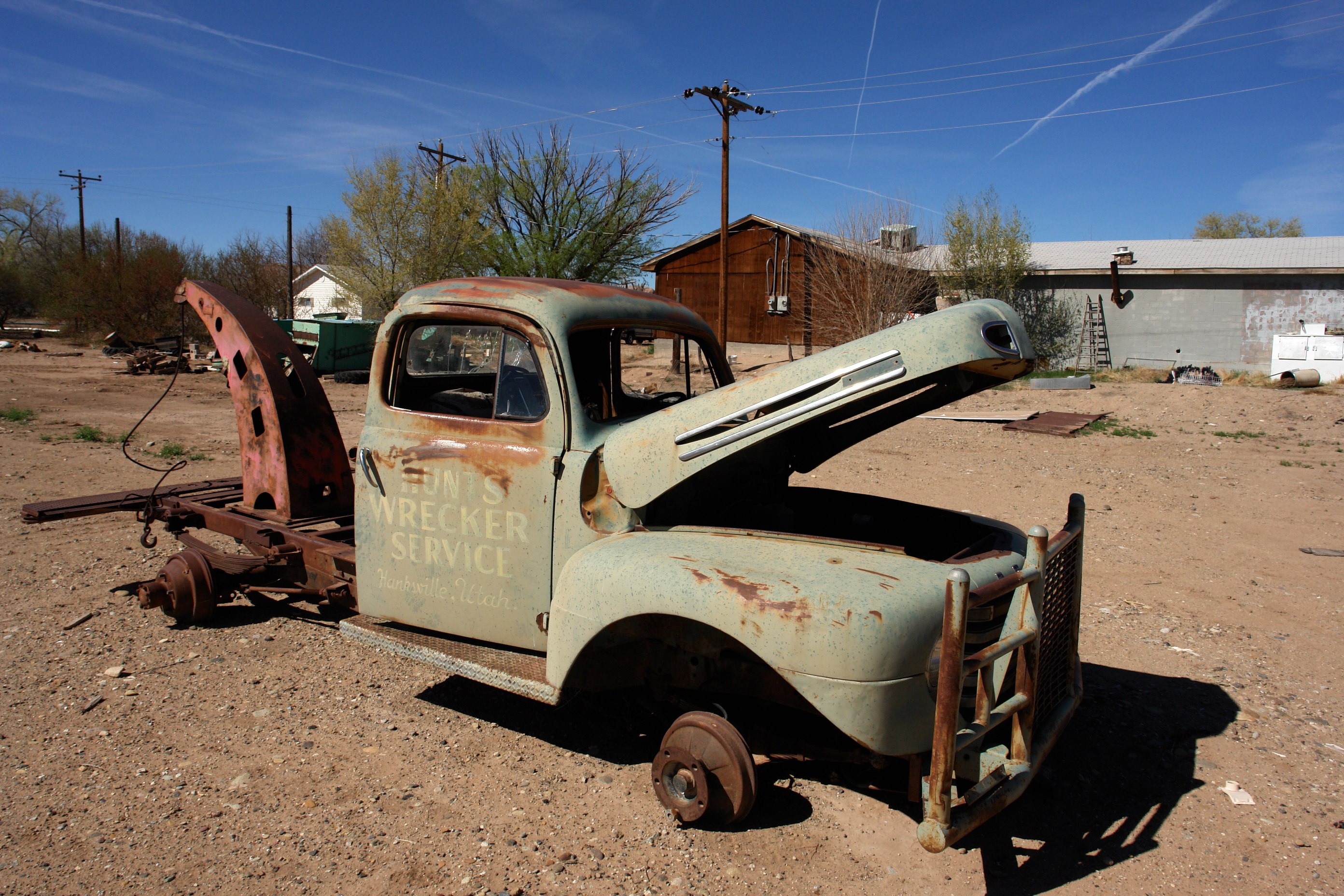 File:Abandoned Old Rusty Car (3467150757).jpg - Wikimedia Commons