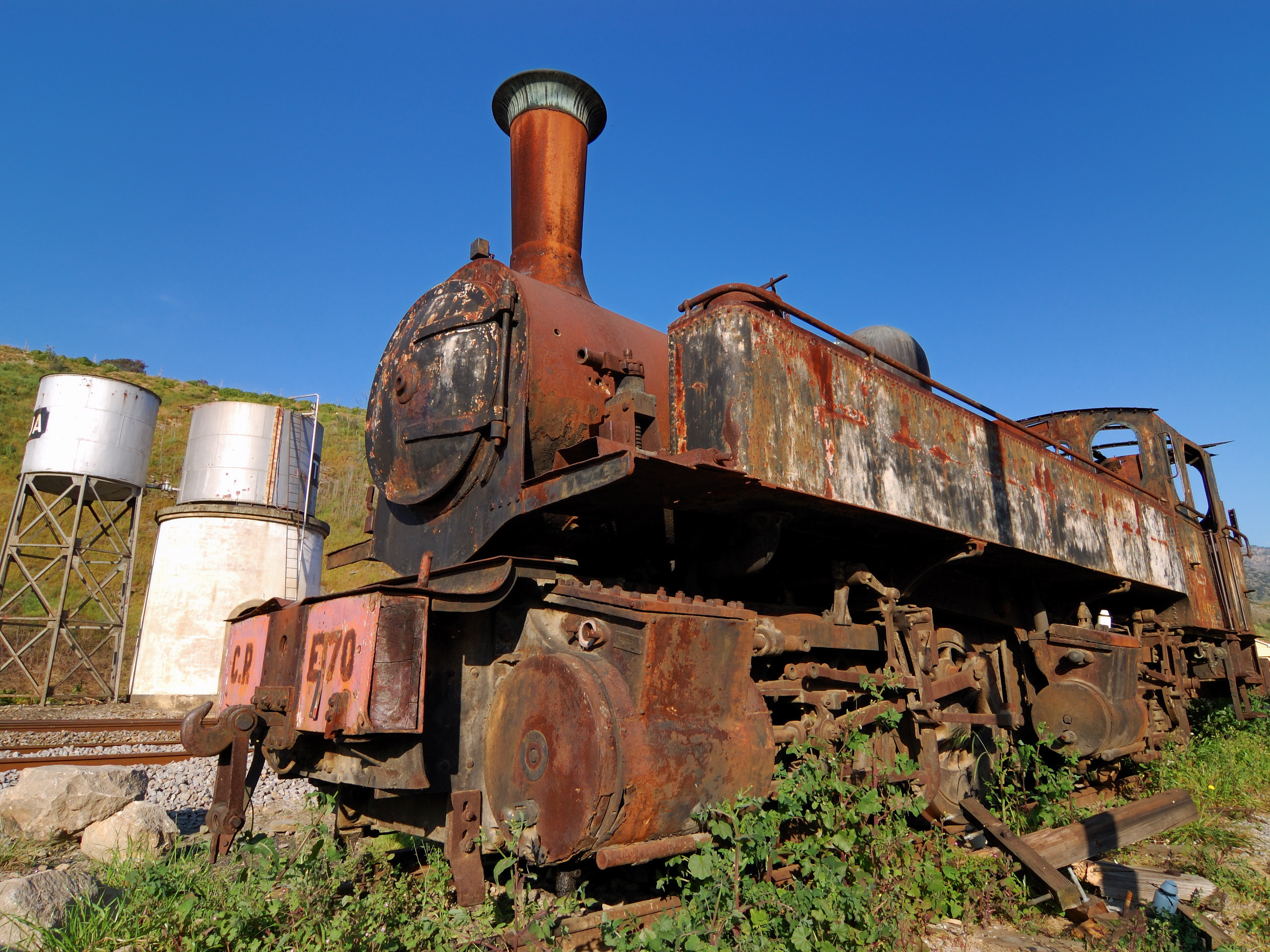 File:Rusty steam locomotive in Tua train station.jpg - Wikimedia Commons