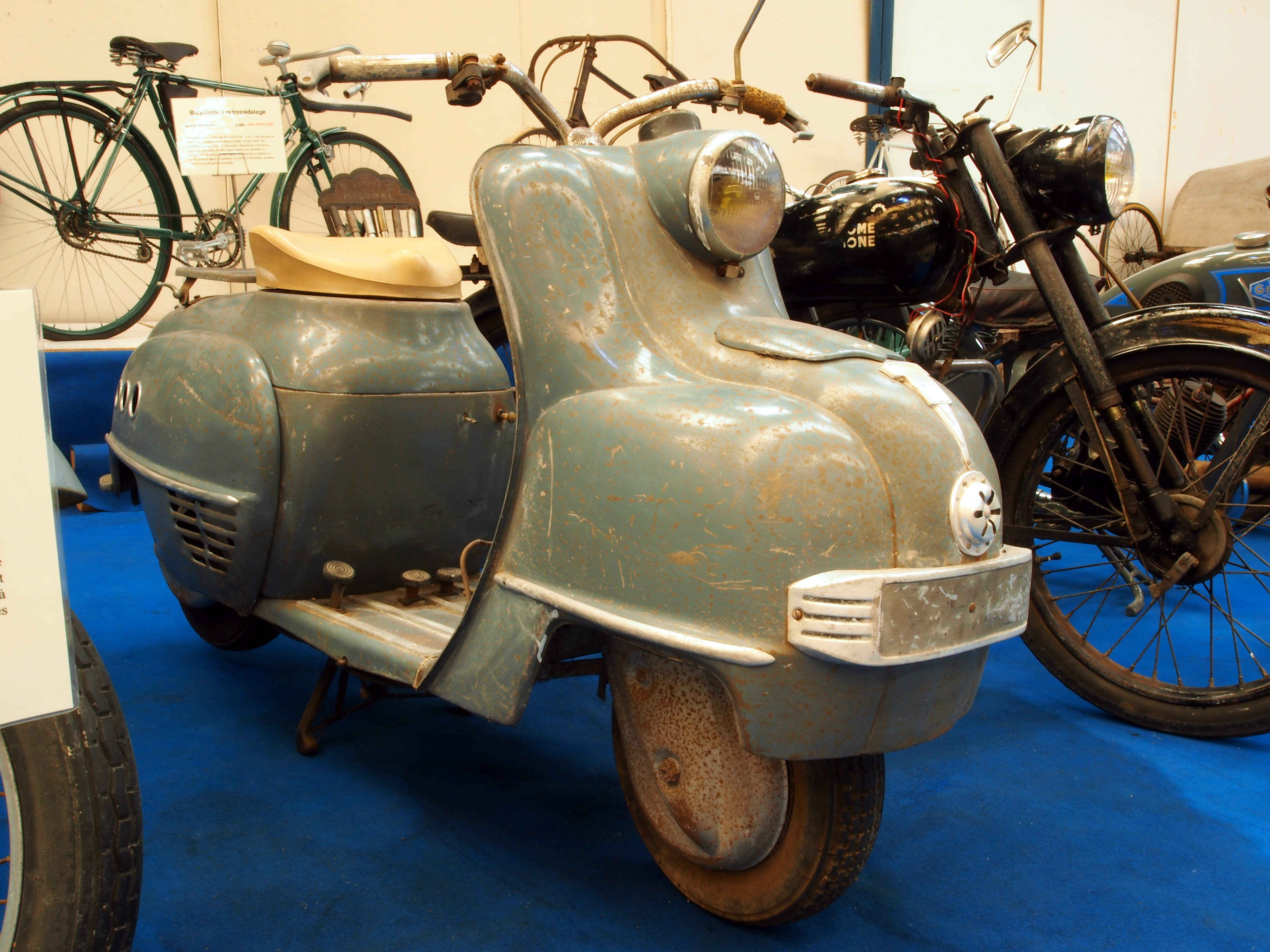 File:Old Scooter at Automobile museum Reims.JPG - Wikimedia Commons