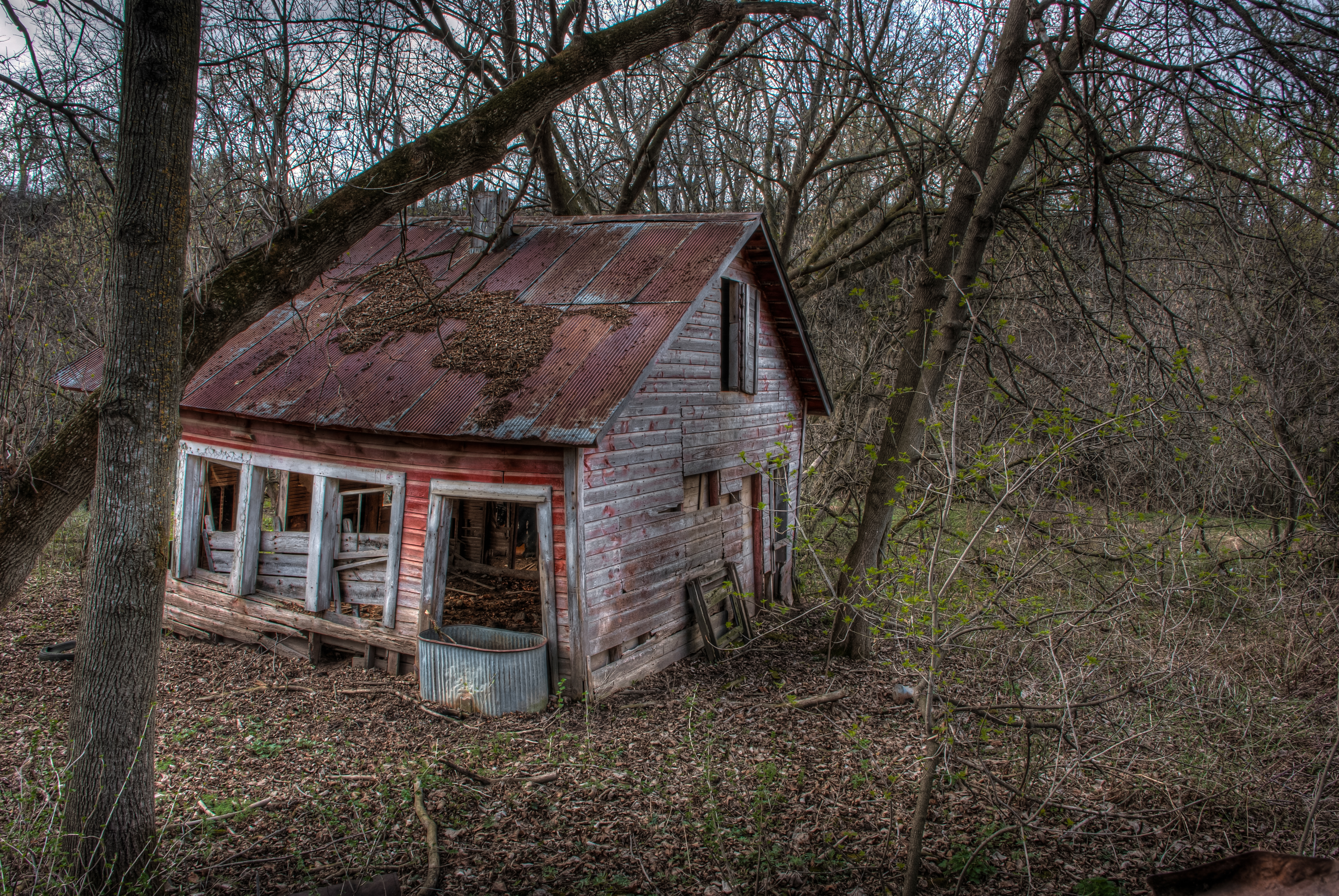 Old Farmers Shack | HDR creme