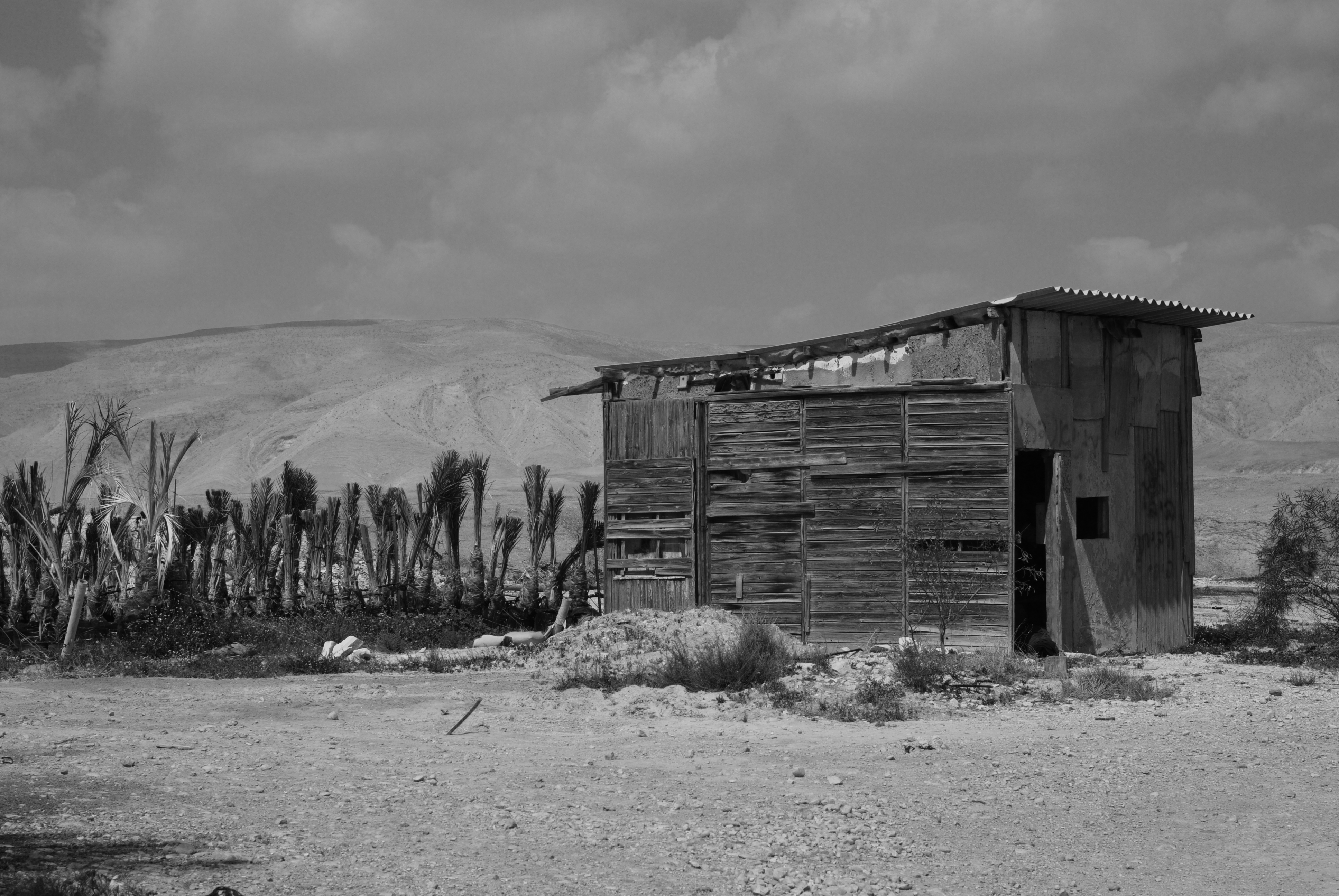File:Old shack (3449849944).jpg - Wikimedia Commons