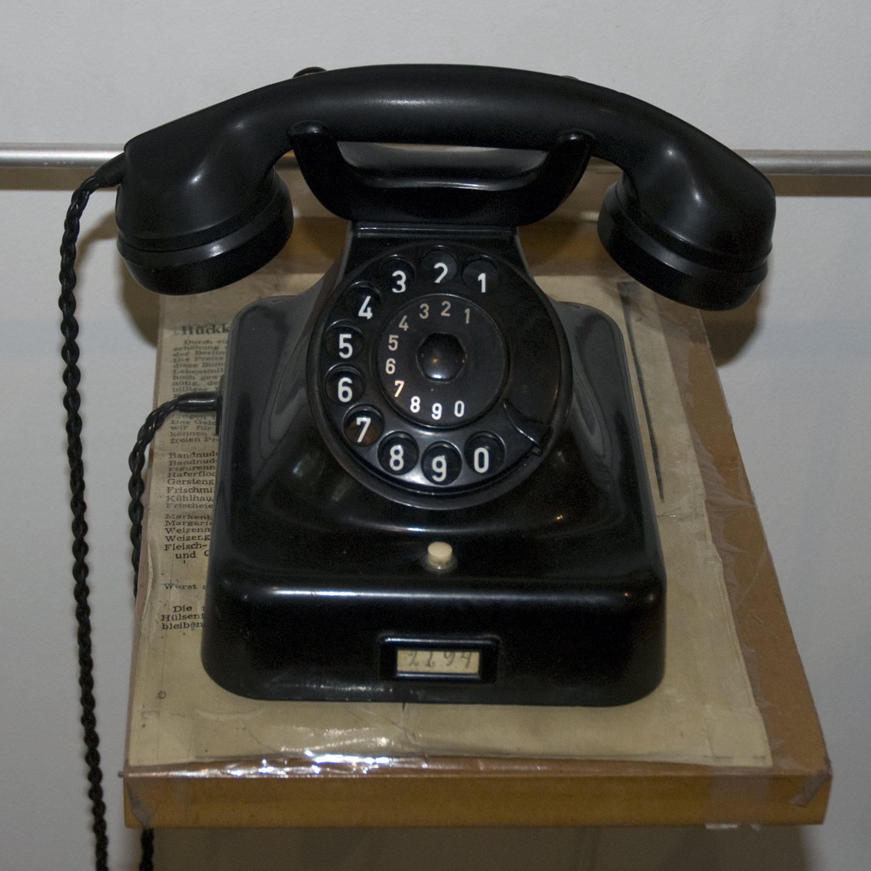 File:Old telephone (5983560279).jpg - Wikimedia Commons