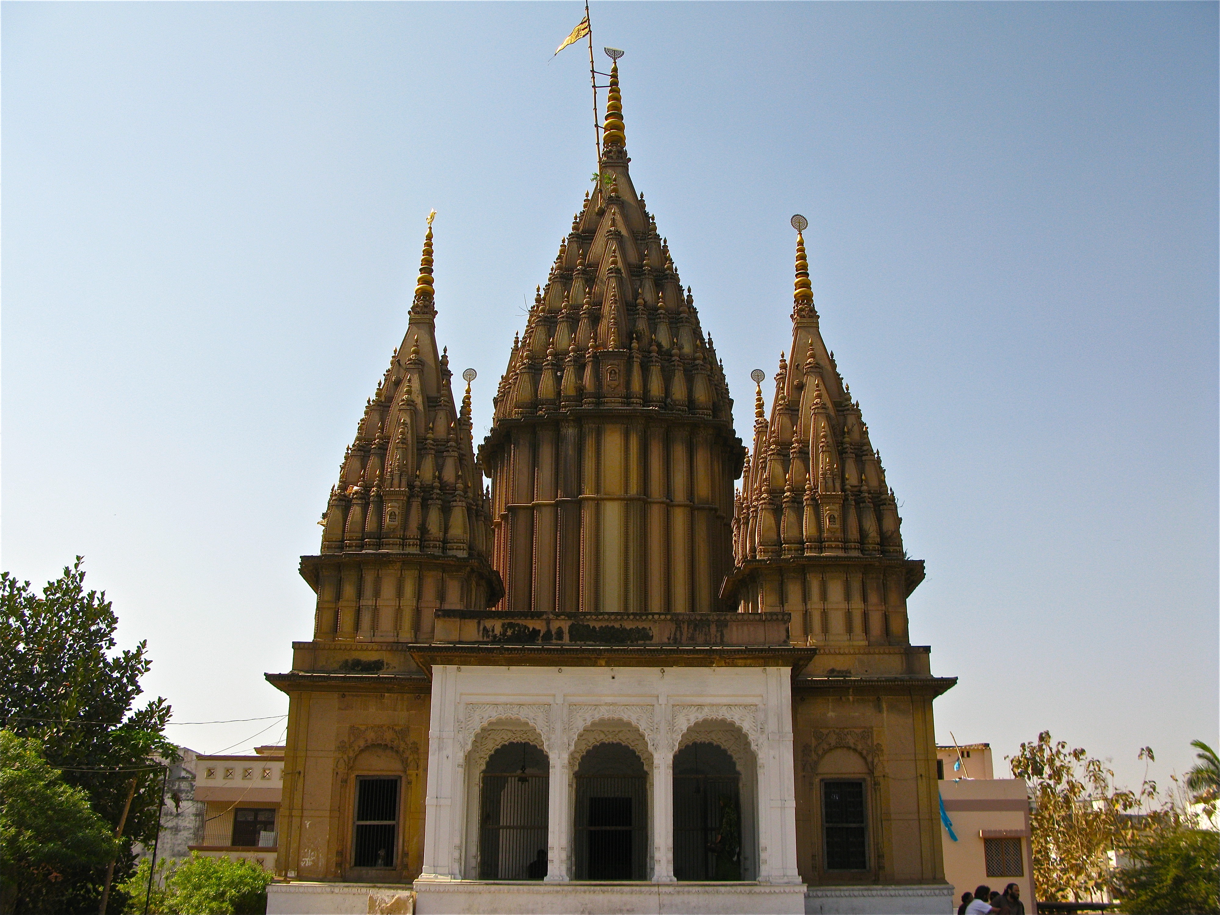 File:An old temple in Varanasi.jpg - Wikimedia Commons