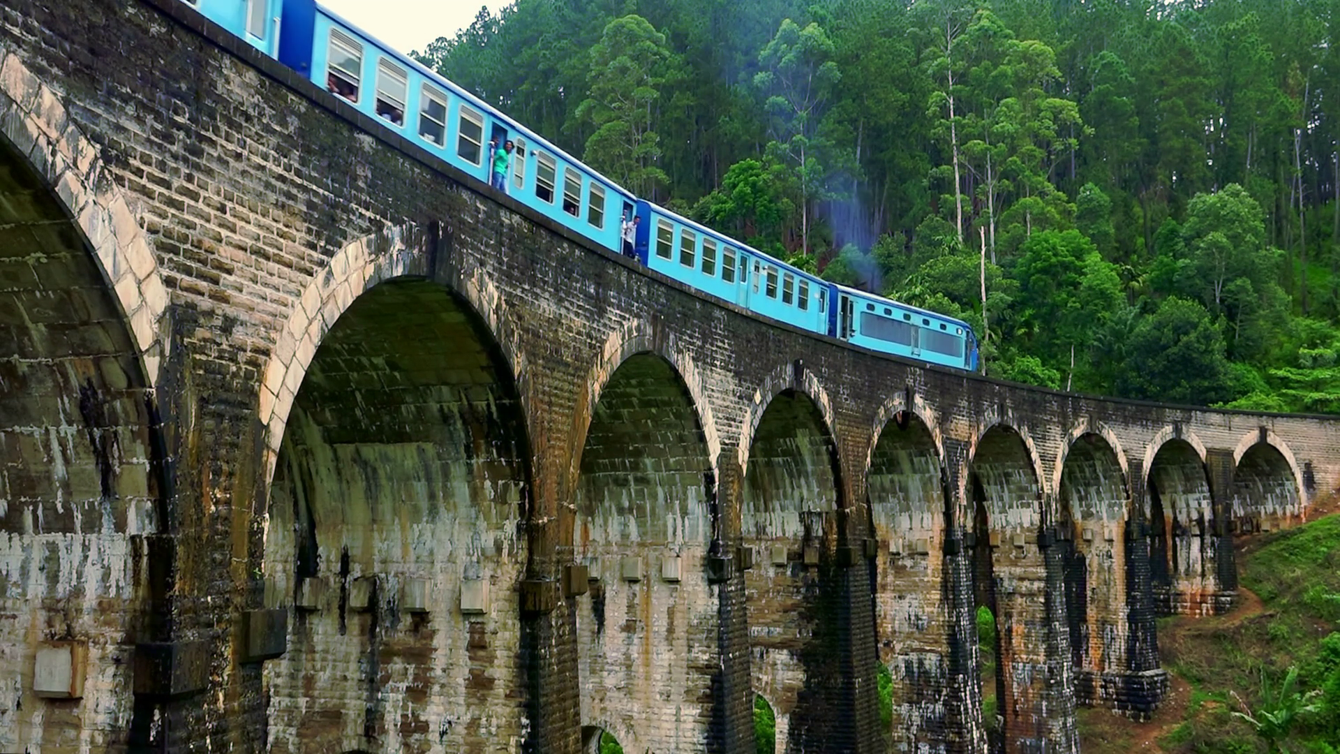 Train passing by 100 years old Nine Arches Bridge. Famous travel ...