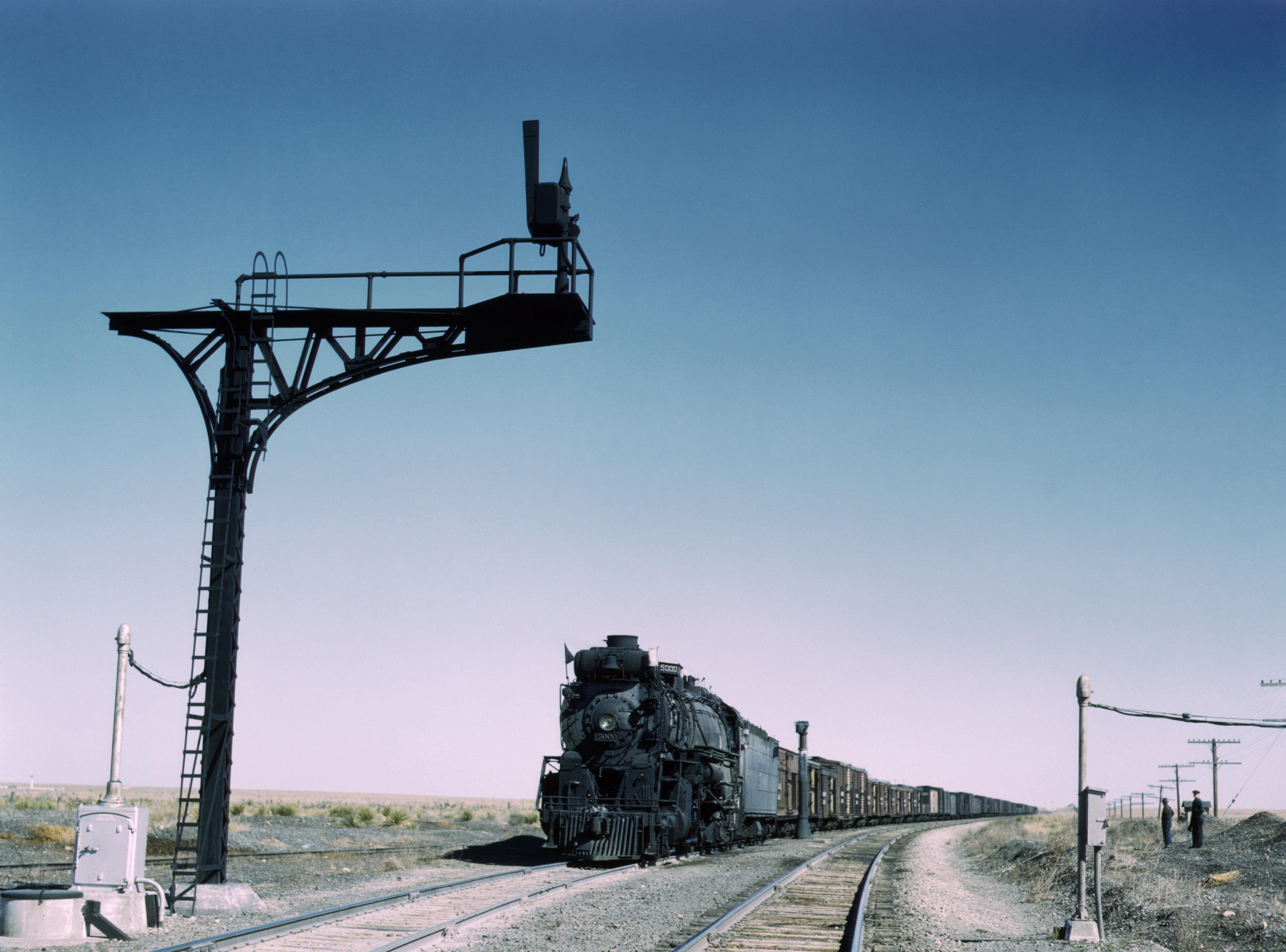 File:West bound Santa Fe RR freight train waiting in a siding to ...