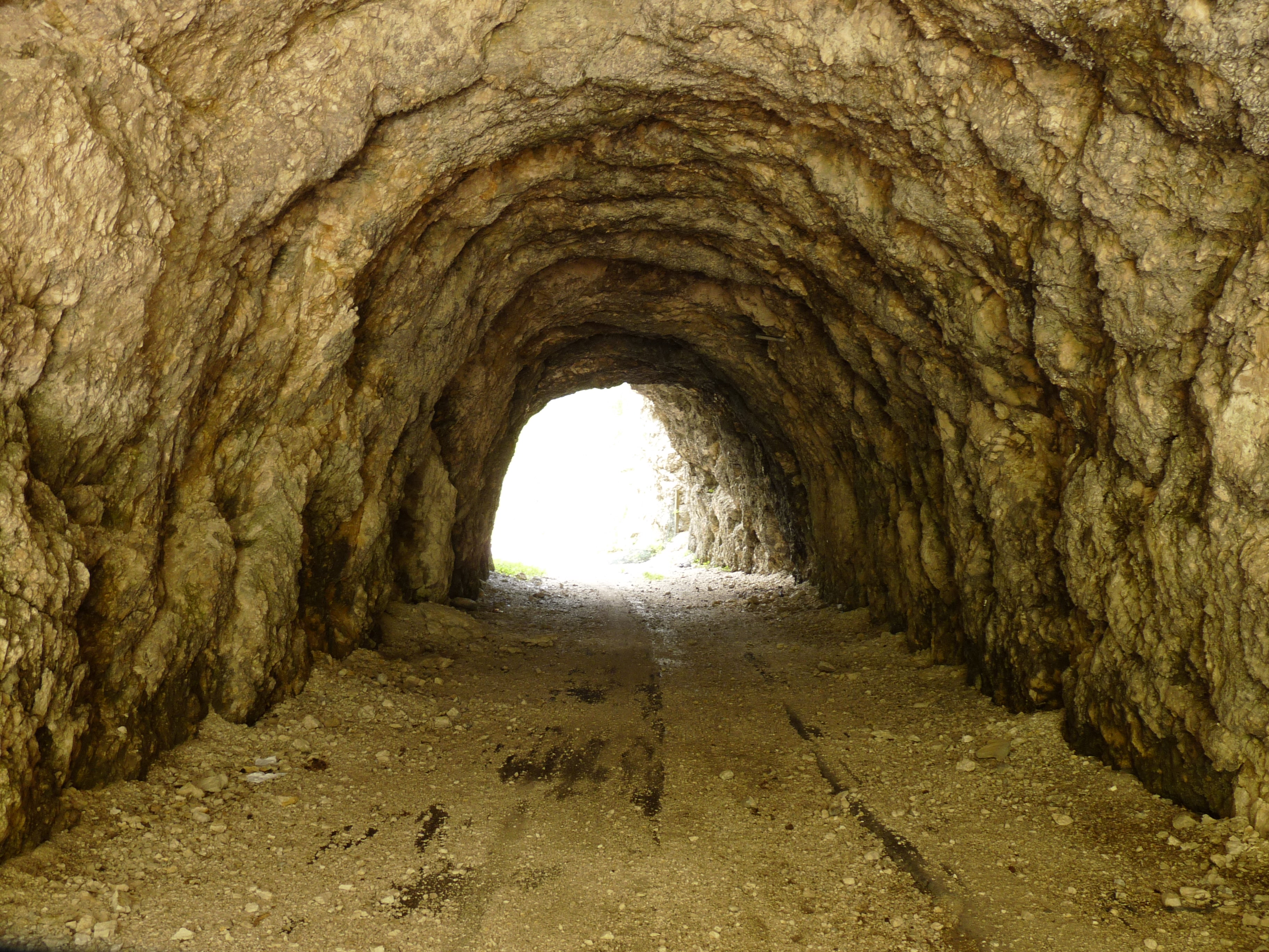File:Centa San Nicolò-Valico della Fricca-old tunnel 3.jpg ...