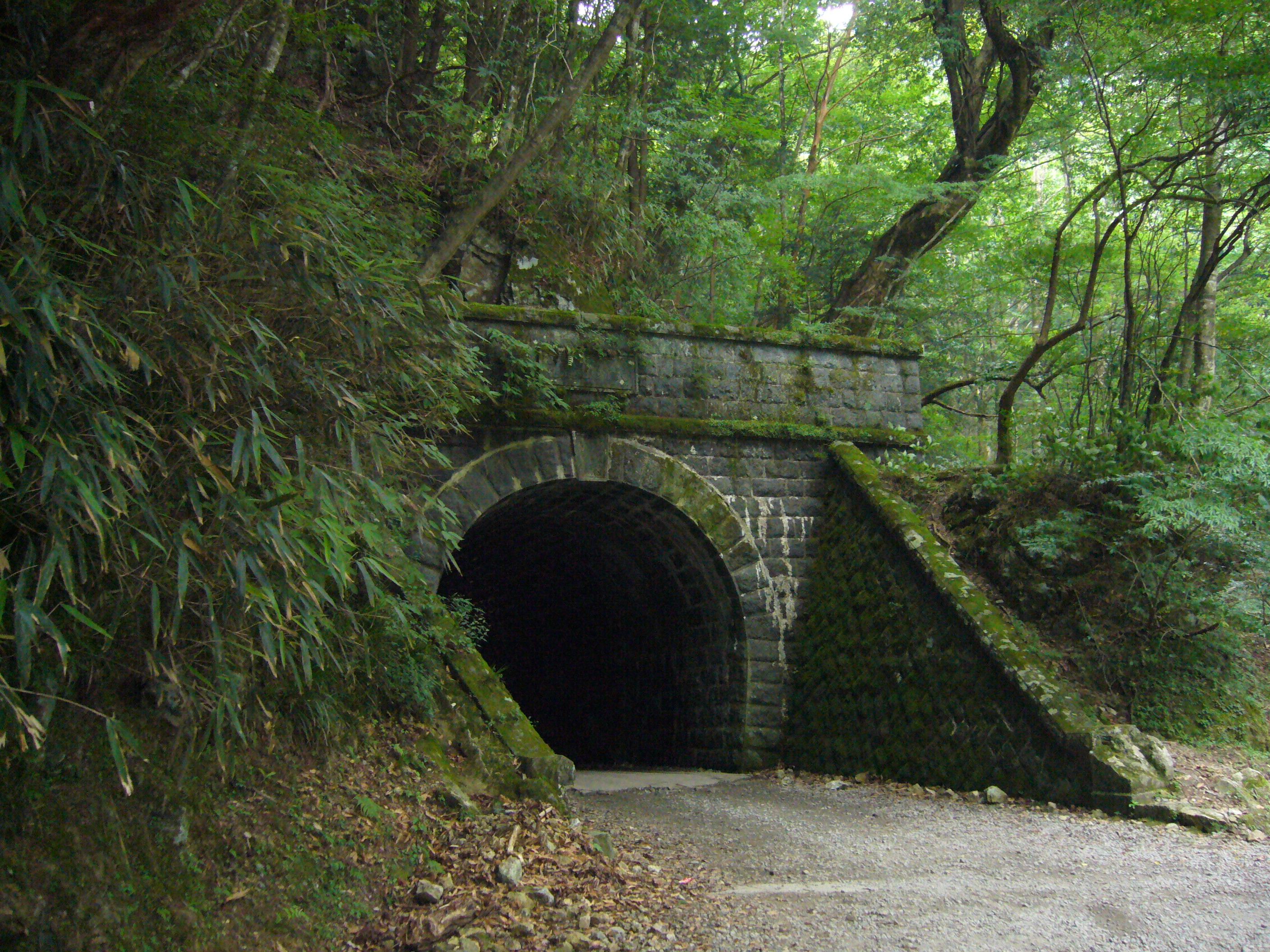 File:Old Amagi Tunnel.jpg - Wikimedia Commons