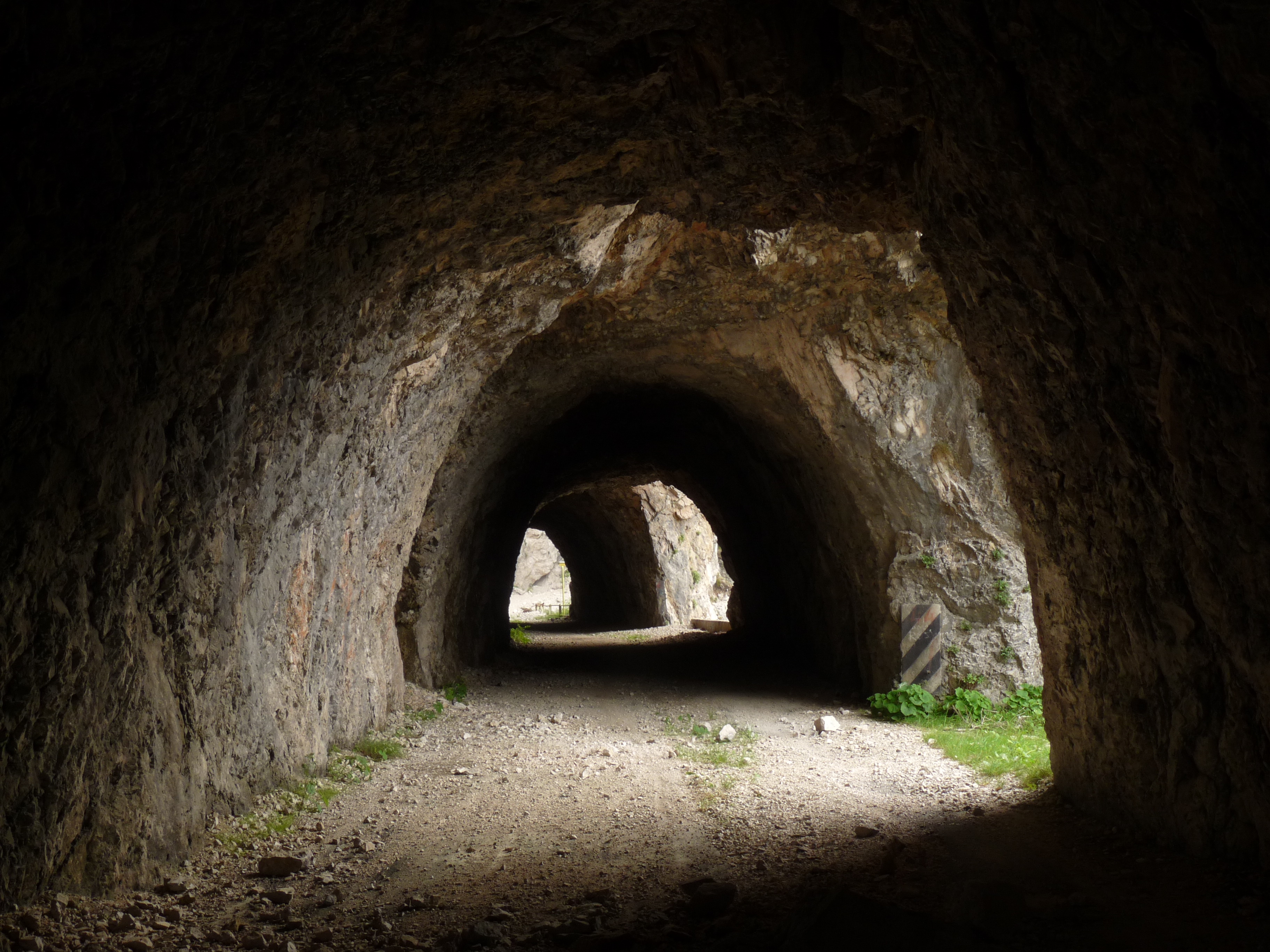File:Centa San Nicolò-Valico della Fricca-old tunnel 12.jpg ...