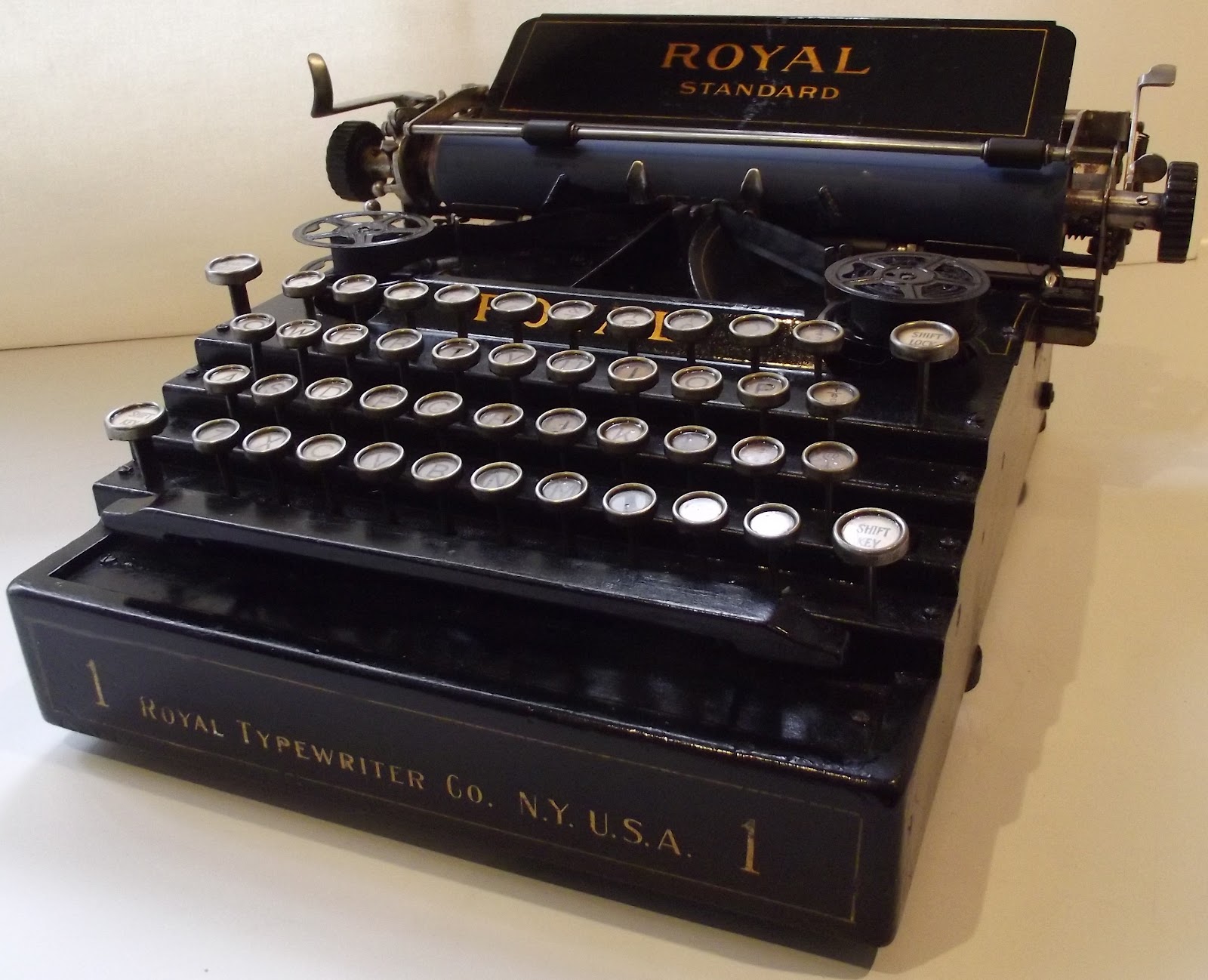 oz.Typewriter: The Sorry Saga of the Royal Standard 1 Typewriter