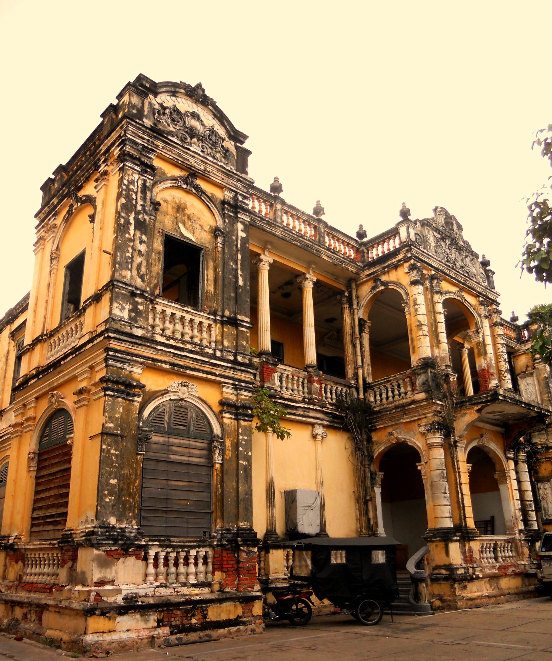 Old Decaying Colonial Villa, Across from National Museum | Phnom ...