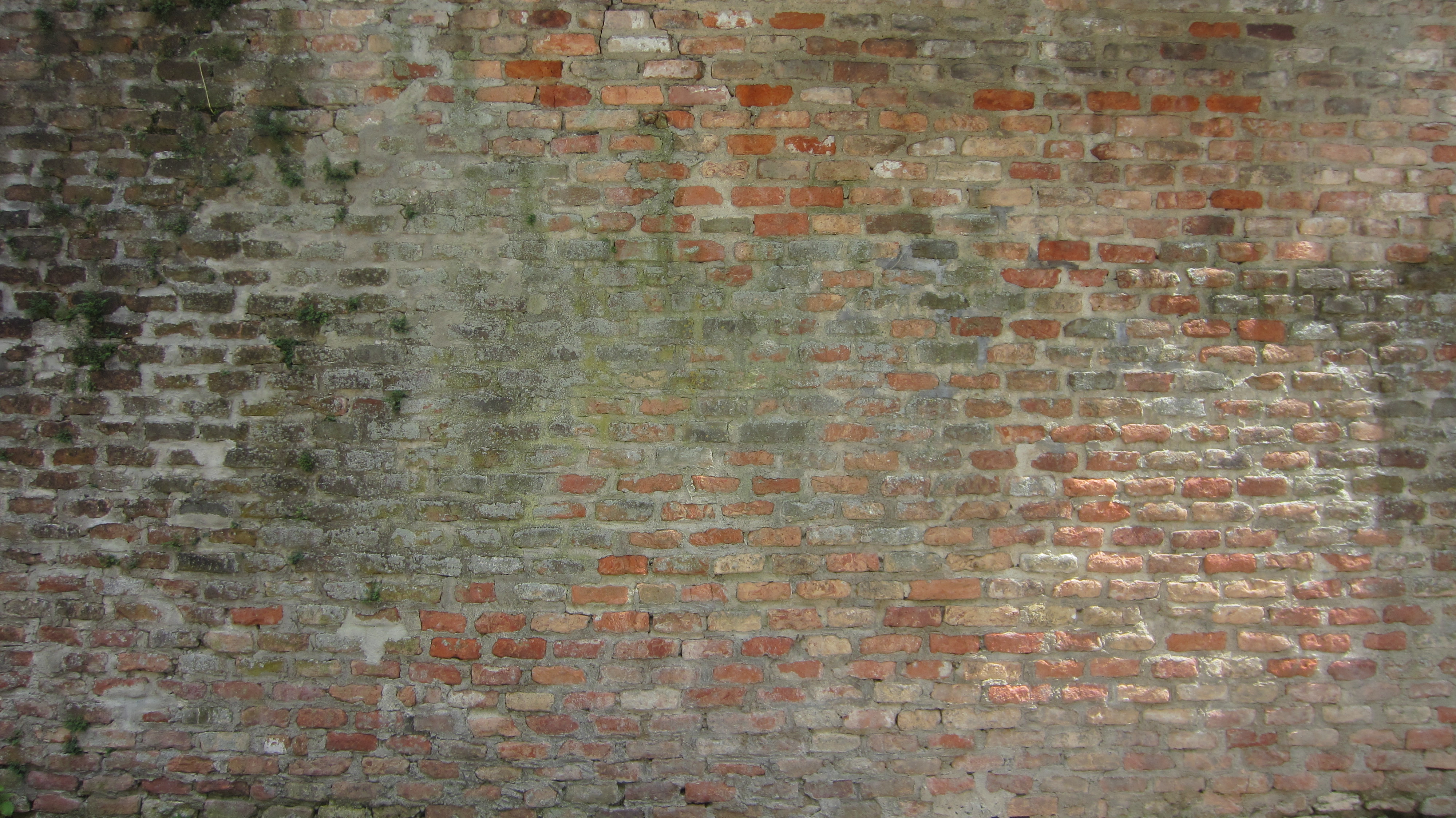 Texture of an old wall, made out of bricks | CC-Content