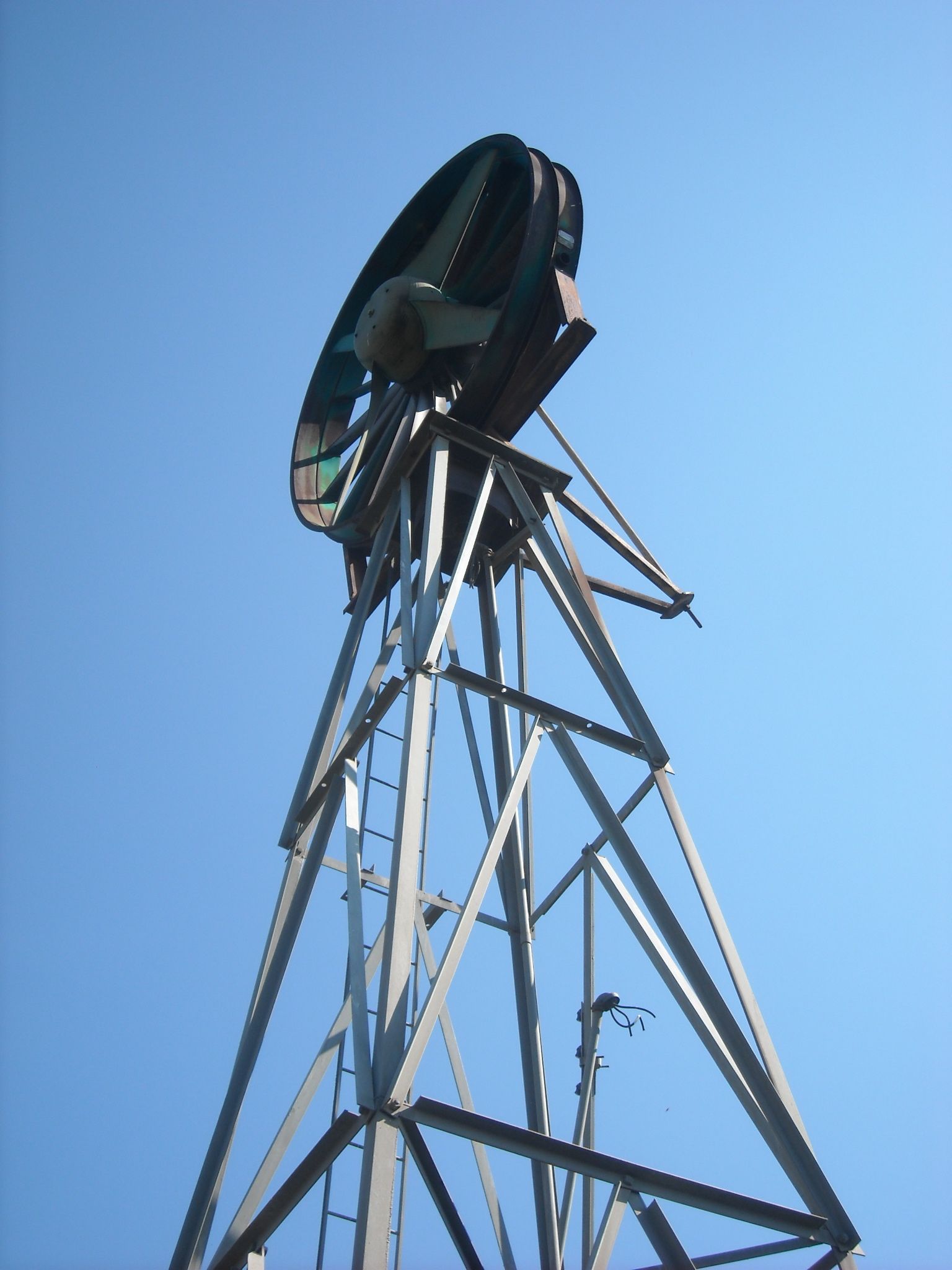 Citrus wind machine Lindsay, CA. DSMc.2012 | Lindsay, California ...