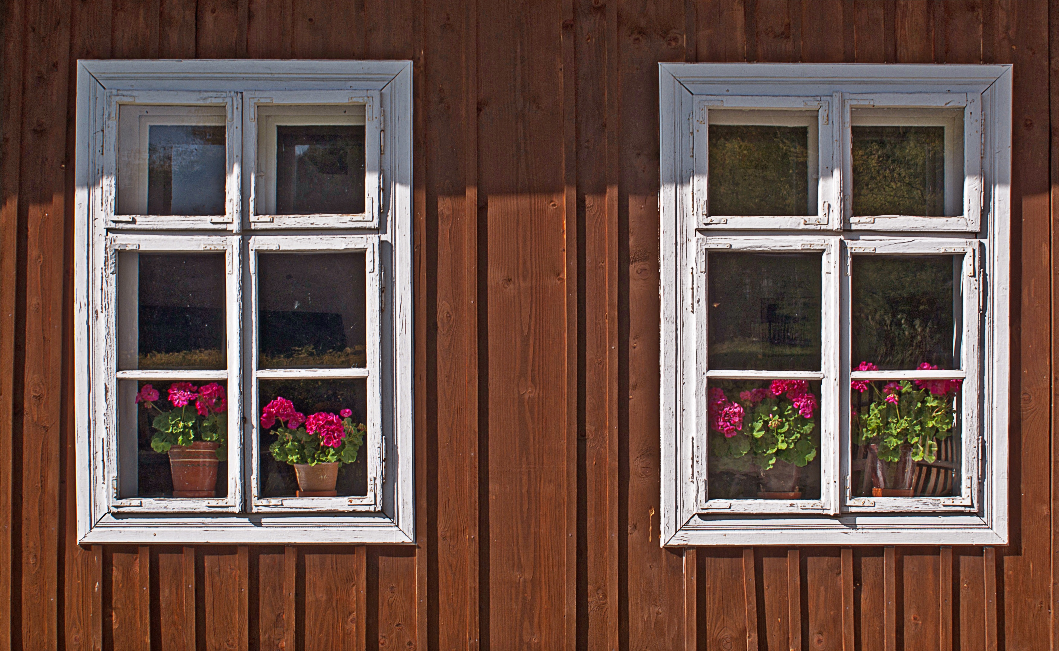Window картинка. Старое окно. Окно снаружи дома. Окно вид с улицы. Красивое окно снаружи.