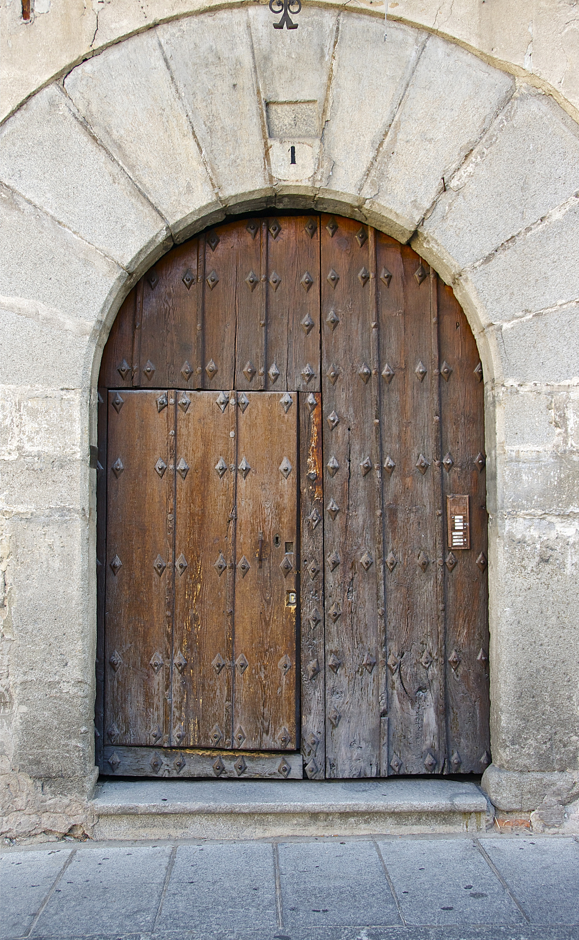 File:Old wooden door Segovia Spain.jpg - Wikimedia Commons