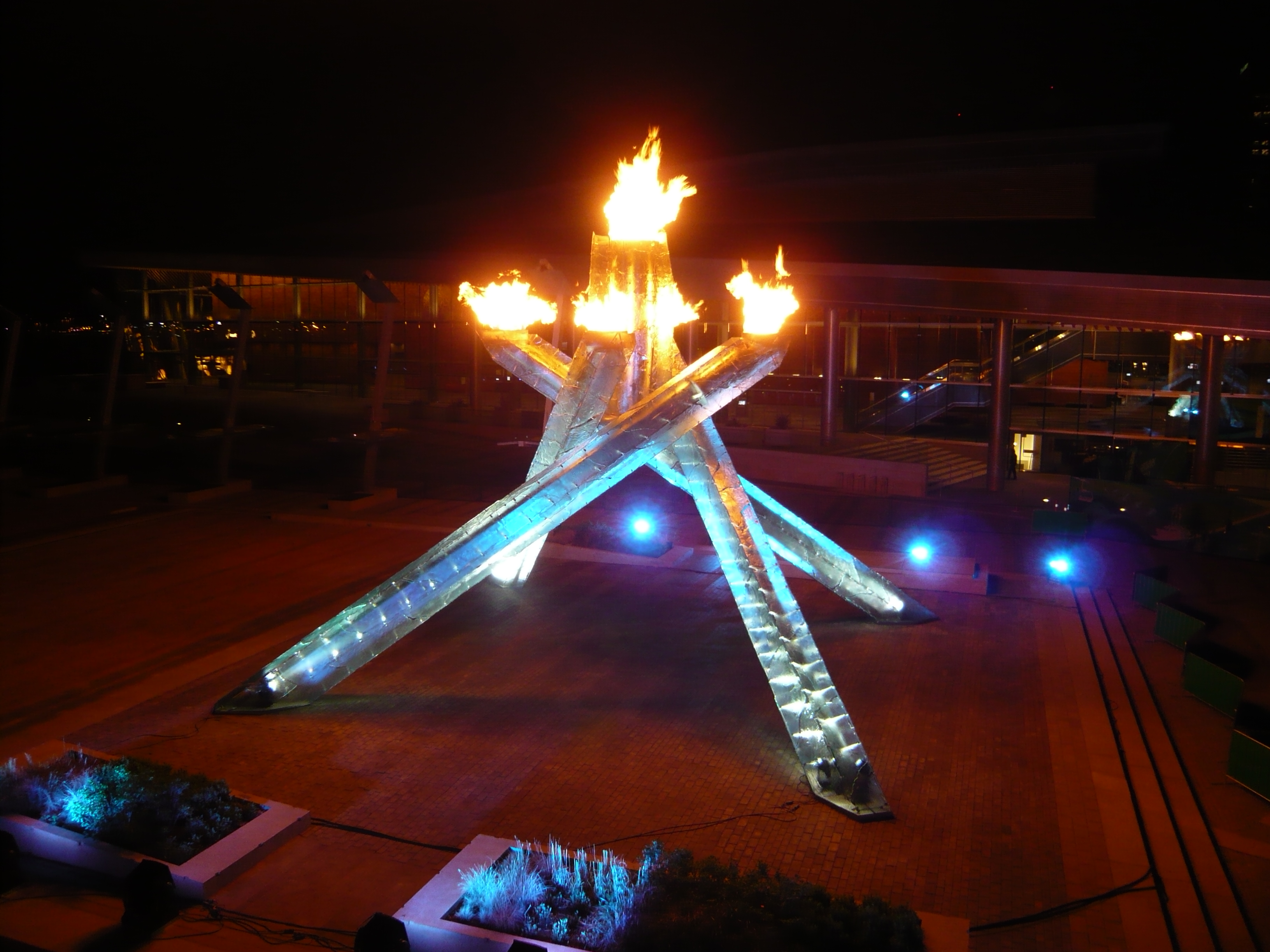 File:Olympic Flame of Vancouver 2010 Olympics (night).jpg ...