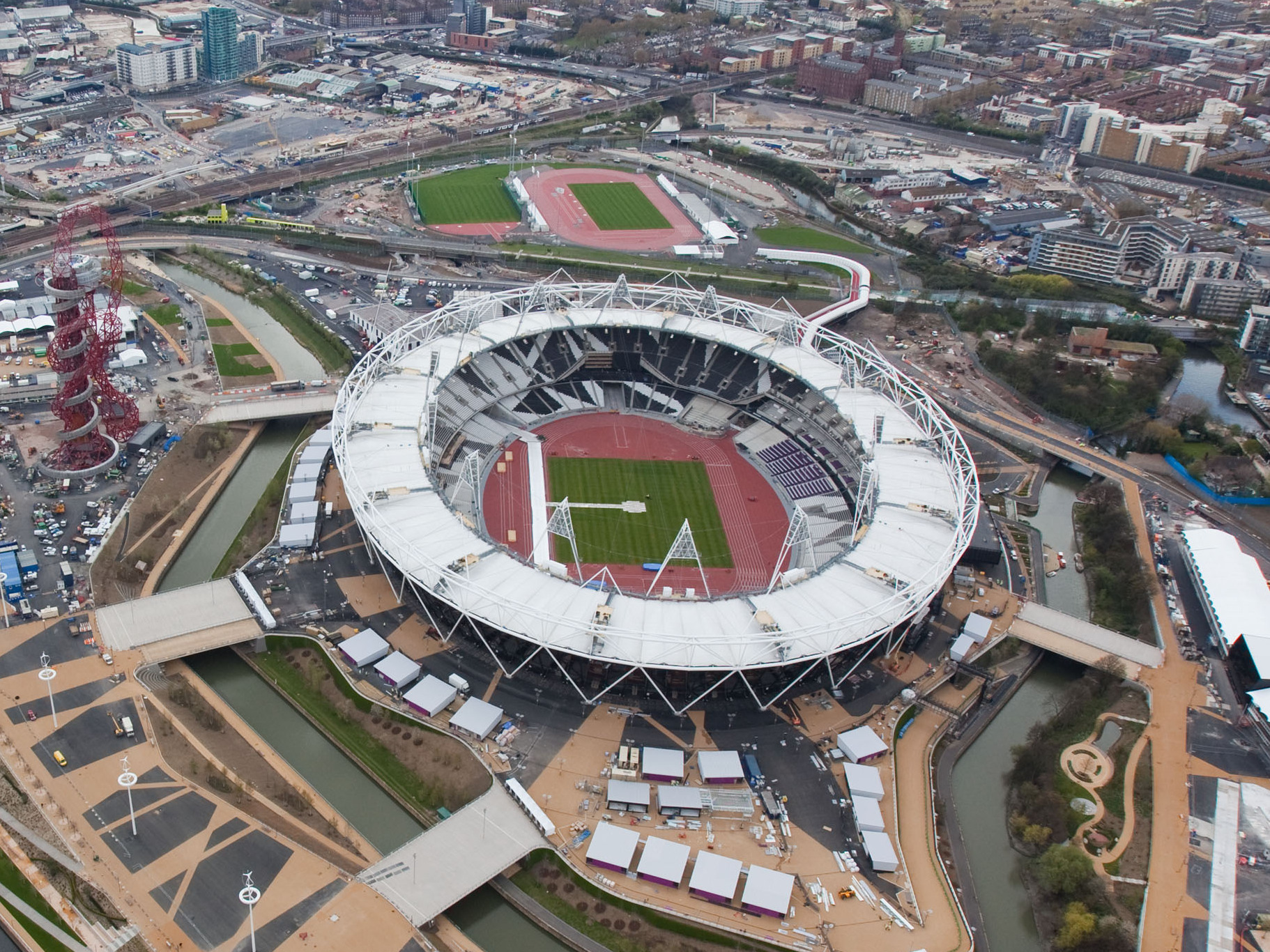 File:Olympic Stadium (London), 16 April 2012.jpg - Wikimedia Commons