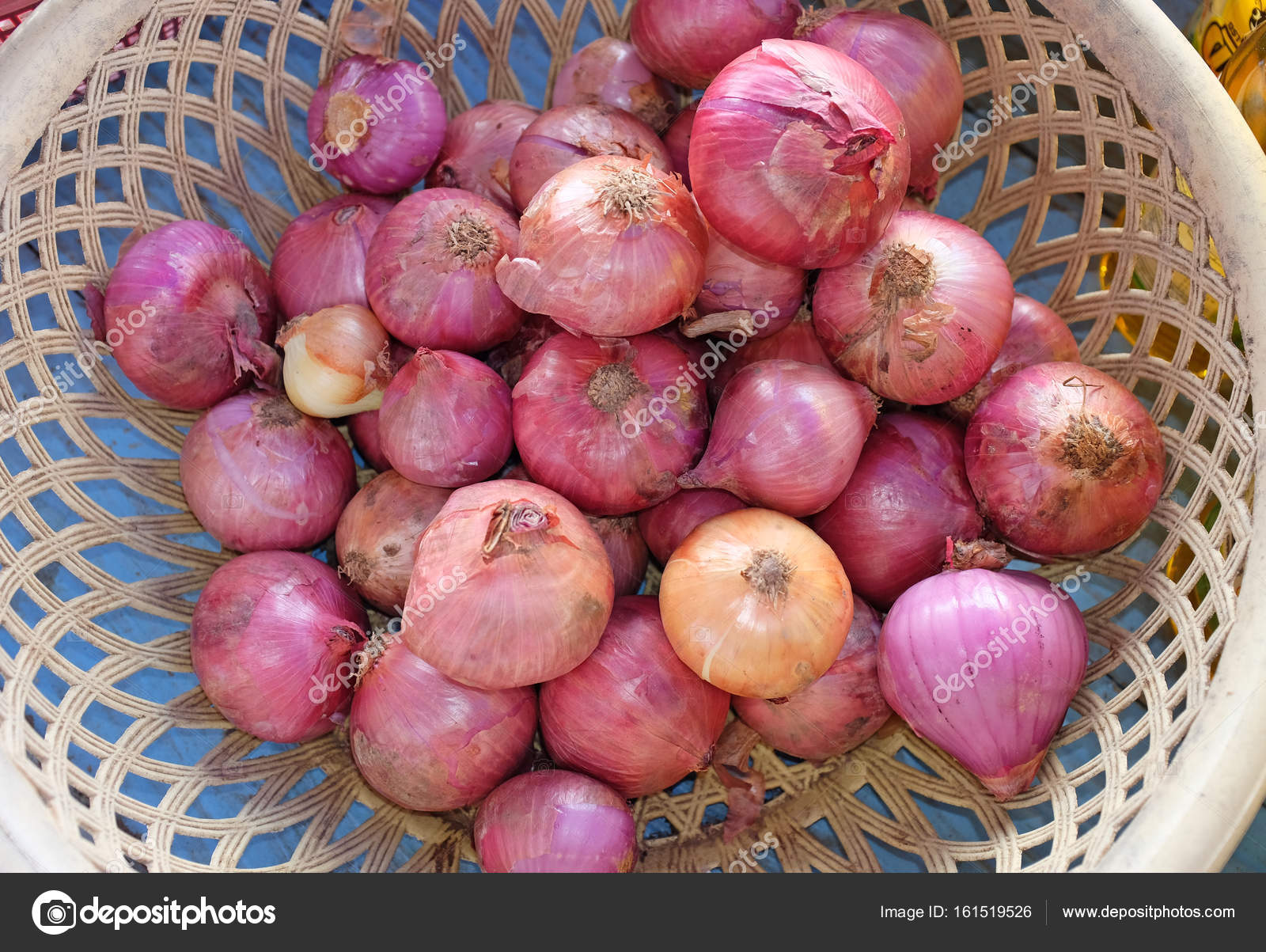 Red Onions in basket — Stock Photo © civic_dm@hotmail.com #161519526