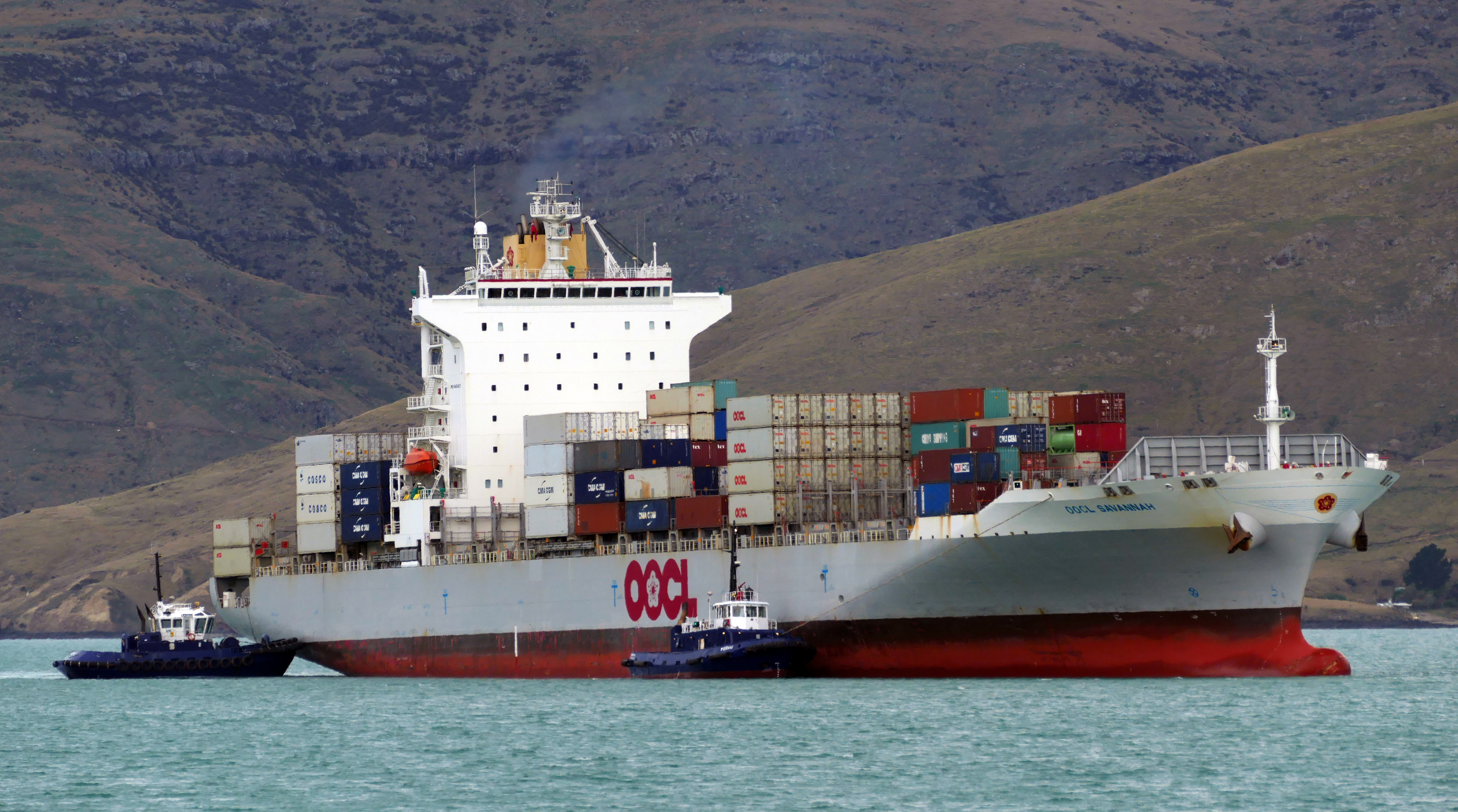 Oocl savannah (container ship) photo