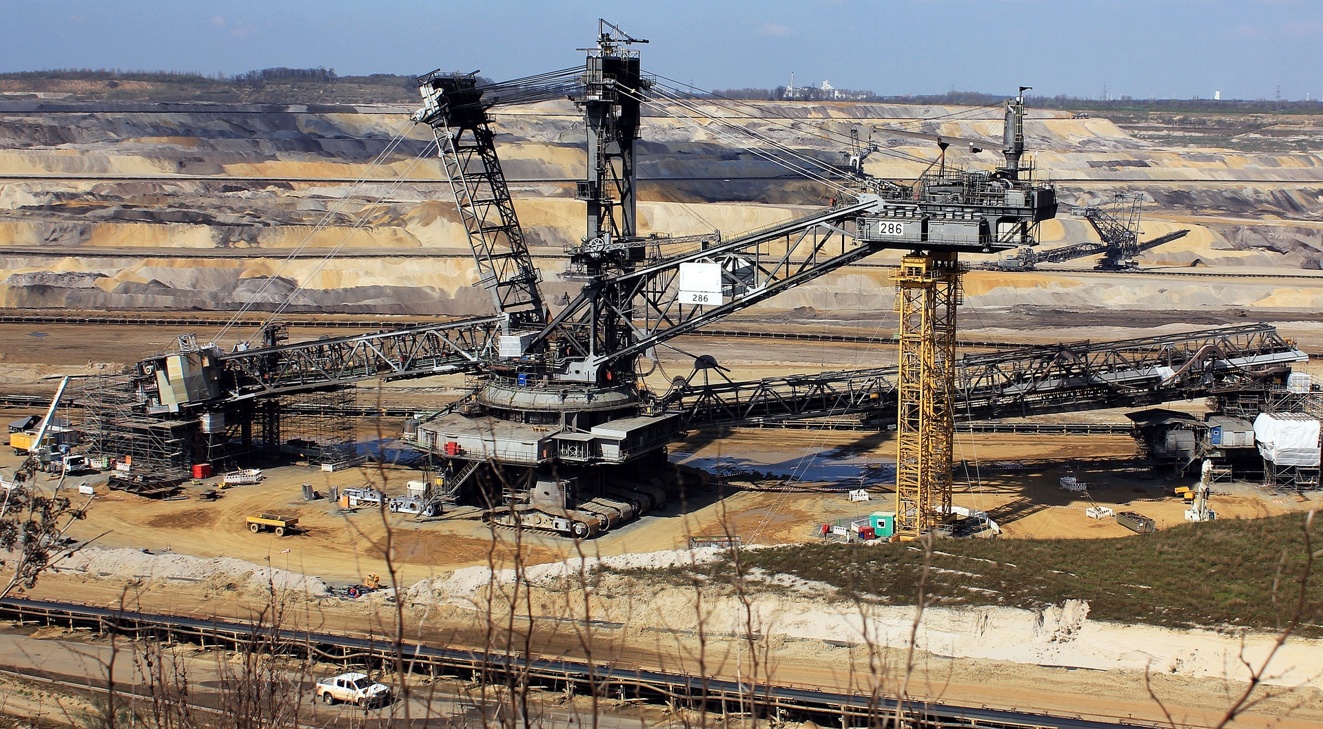Open pit mining photo