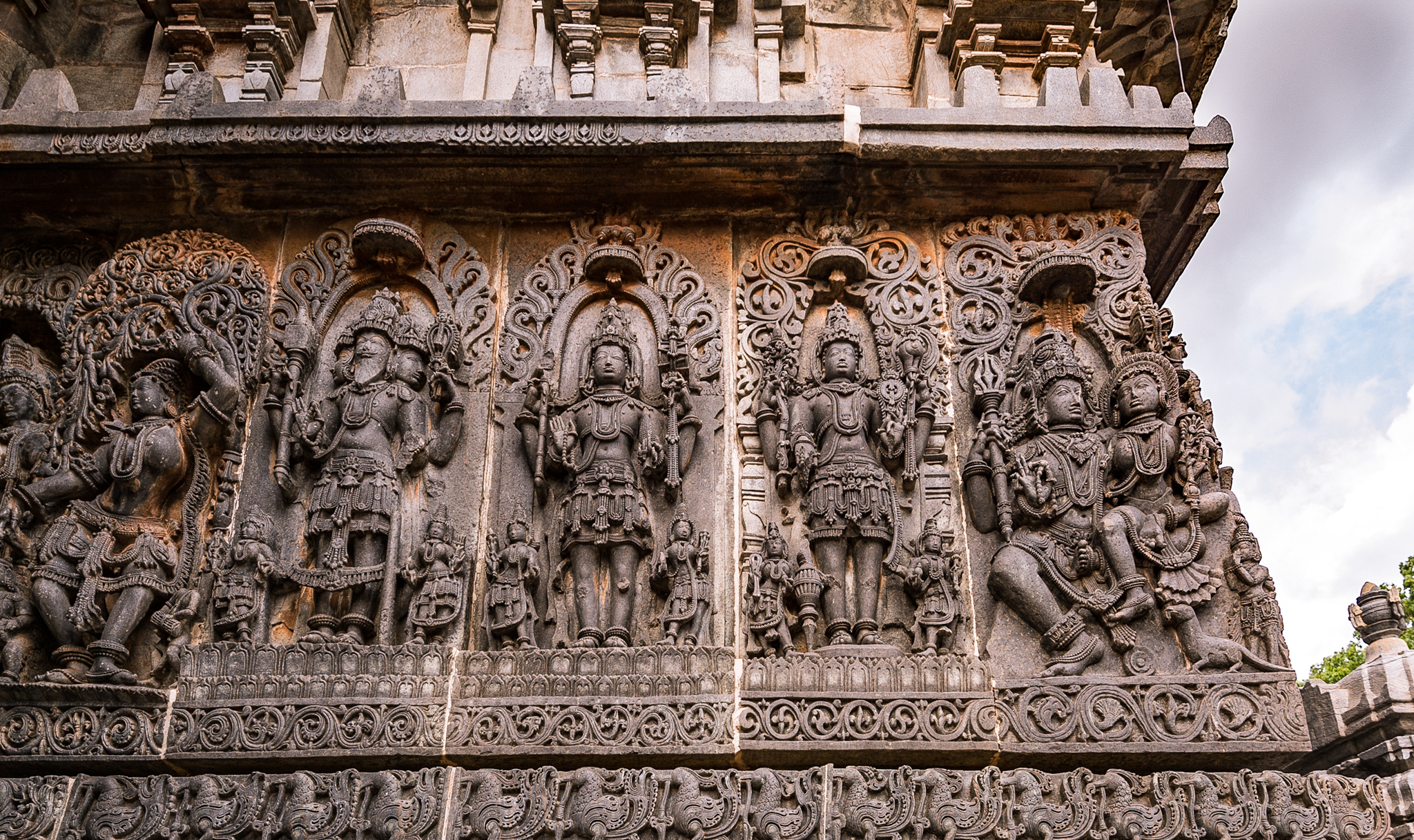 File:Intricate and Ornate artifacts on Hoysalaswara Exterior Walls ...