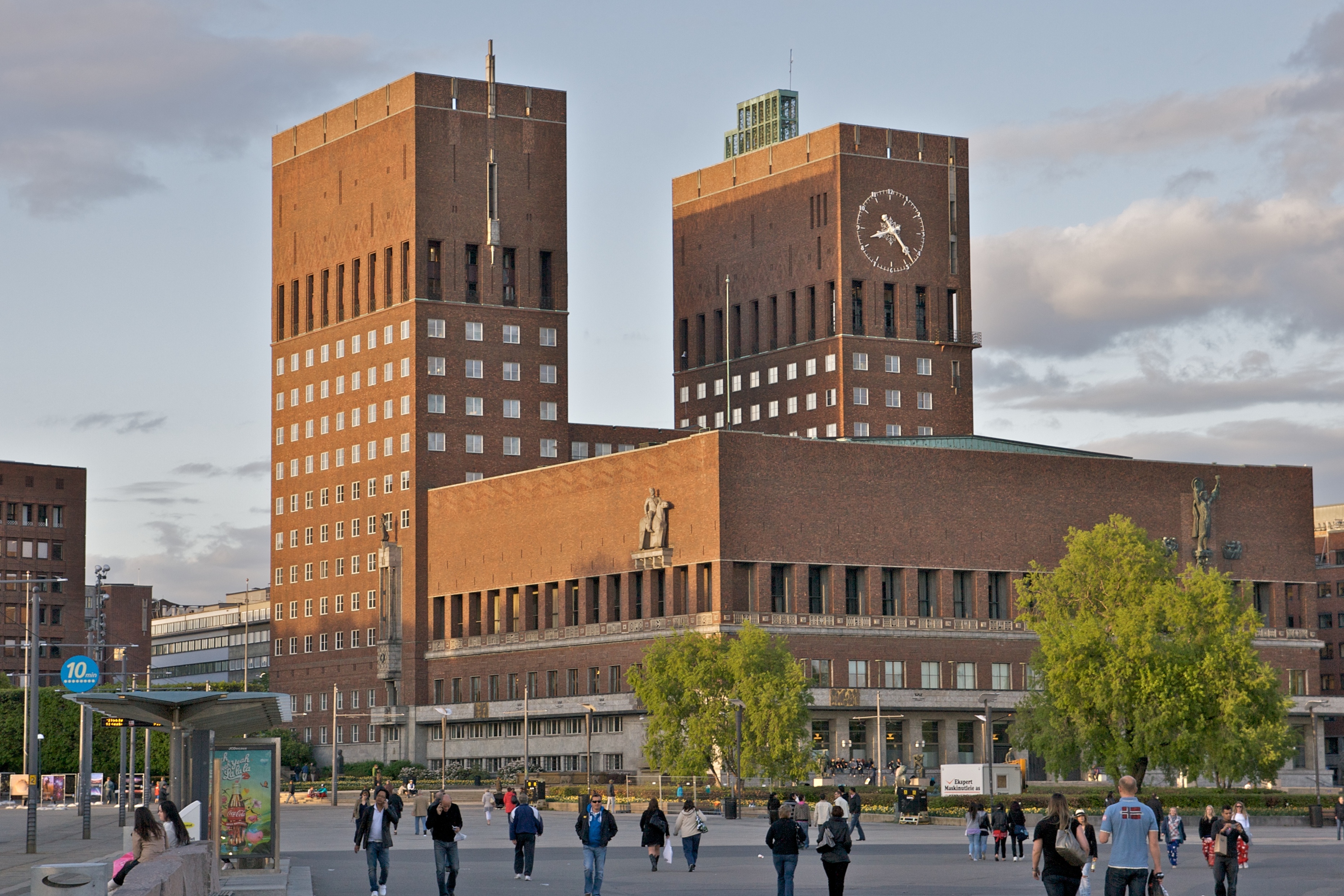 File:Oslo rådhus (by alexao).jpg - Wikimedia Commons