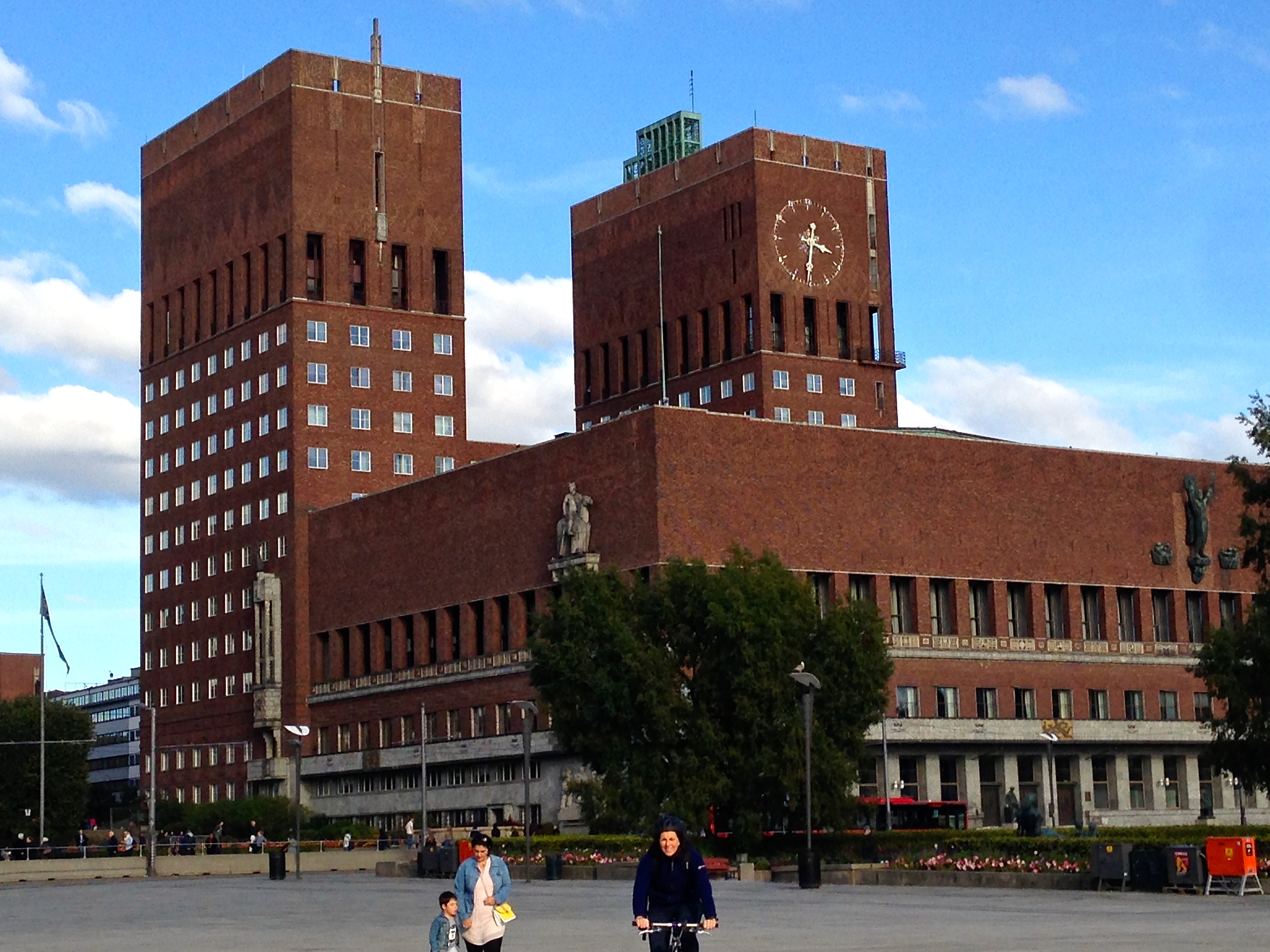 Oslo City Hall | A Newbie in Norway