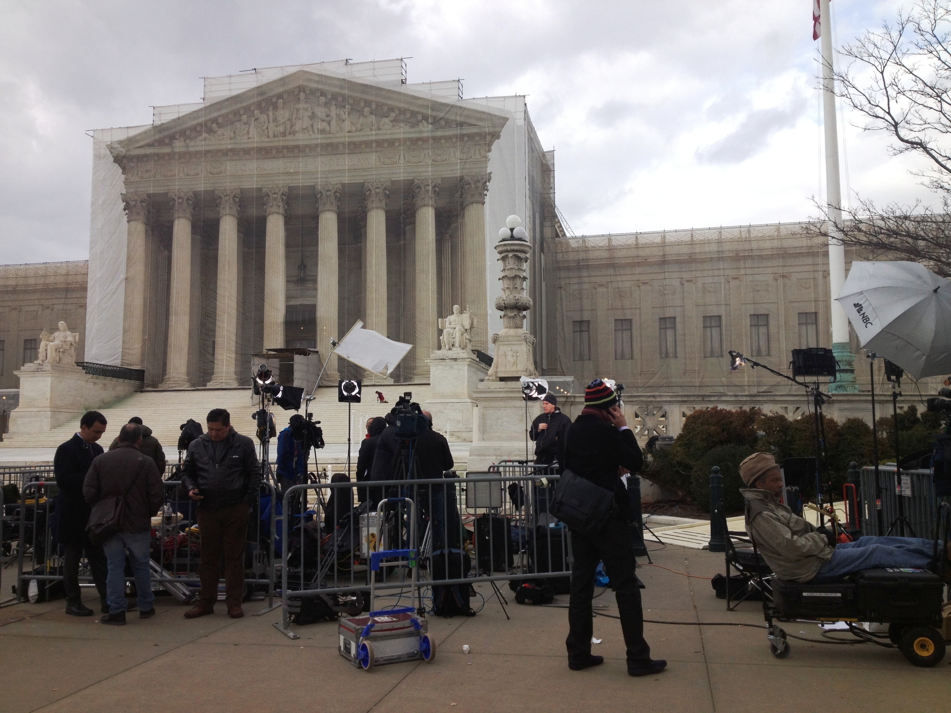 Scenes Outside the U.S. Supreme Court – Pic(s) of the Week | In ...