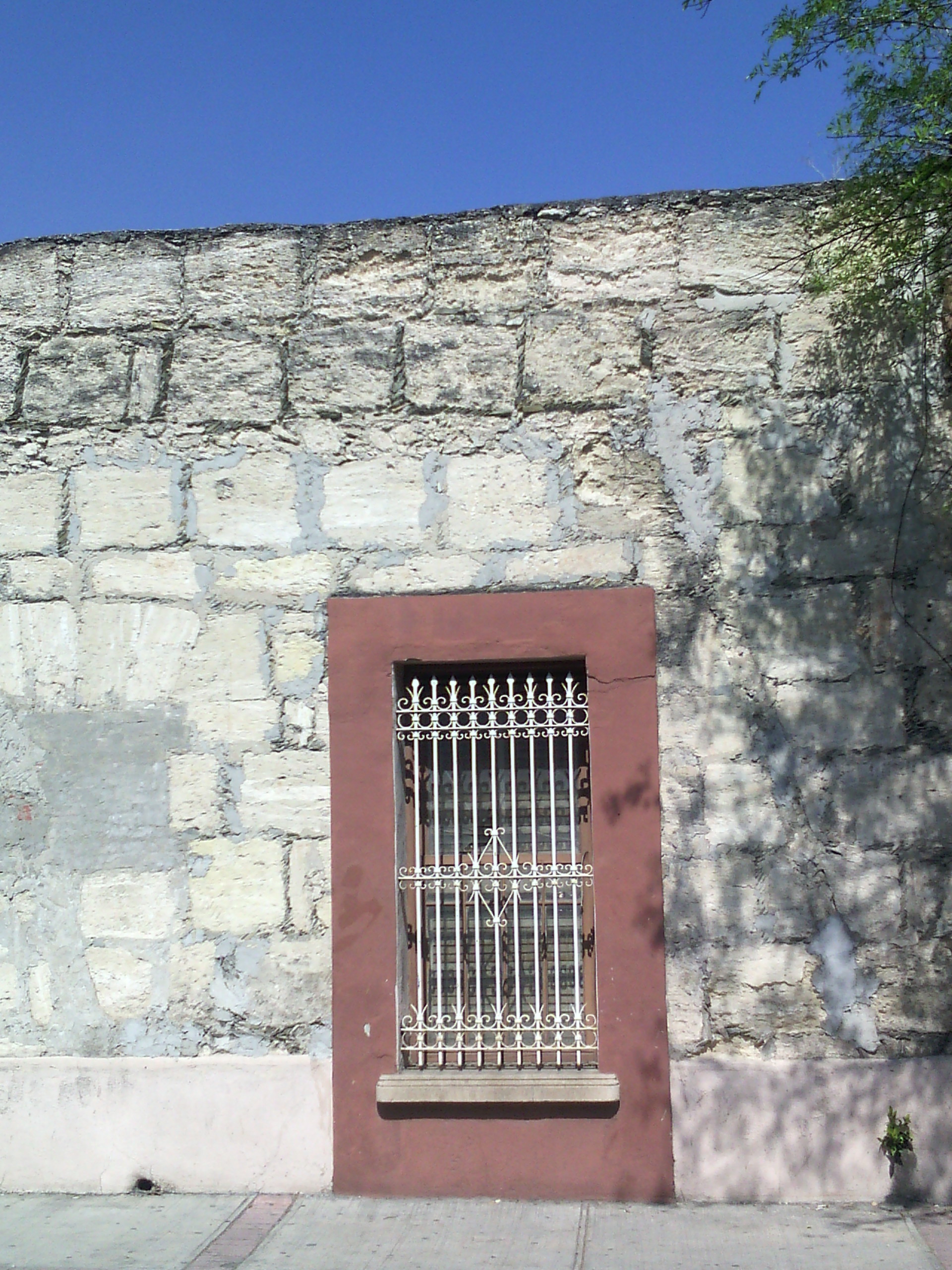Serroteado Wall