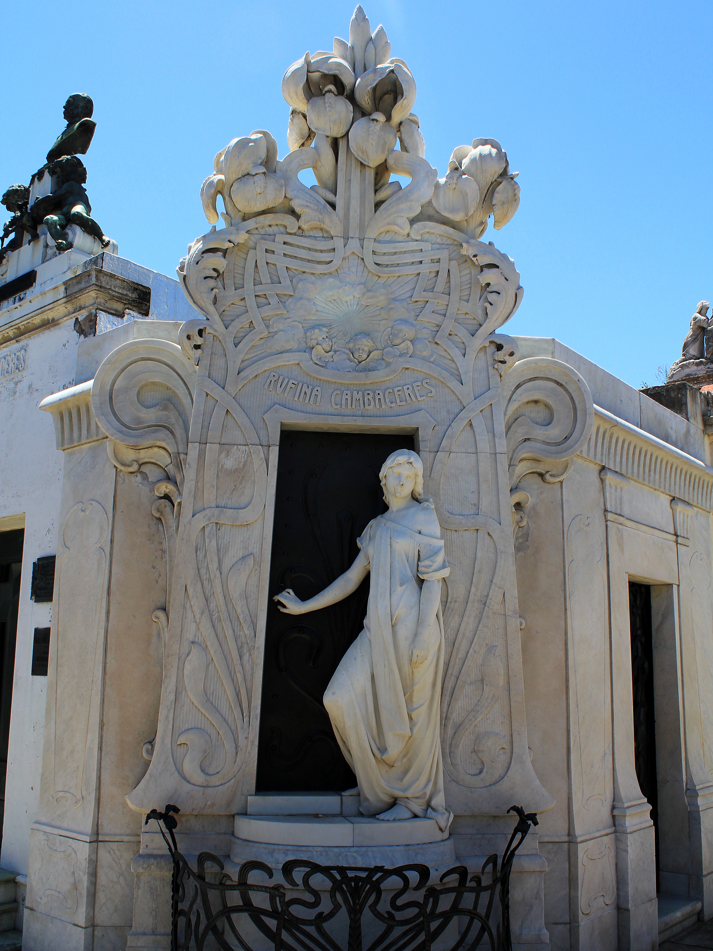 Tour of Recoleta| Famous Buenos-Aires Necropolis