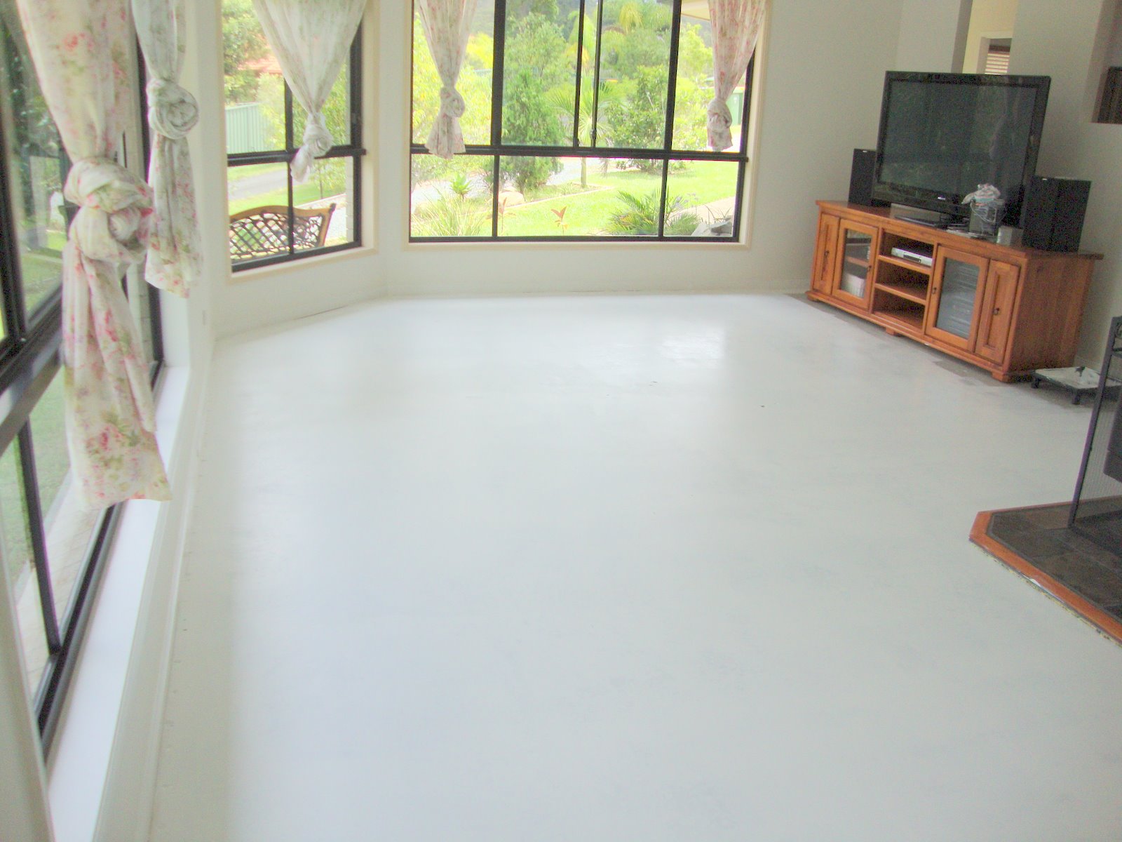 White Concrete Floor | Home Design