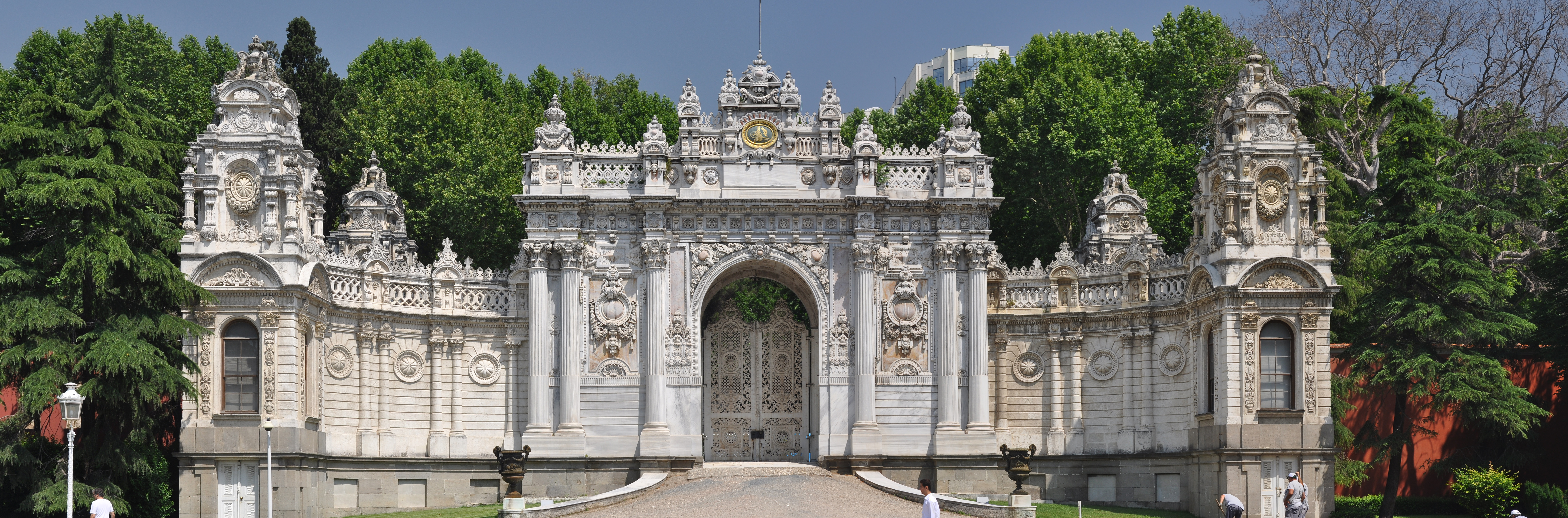 File:Treasury Gate, Dolmabahçe Palace, Istanbul, Turkey 002.jpg ...