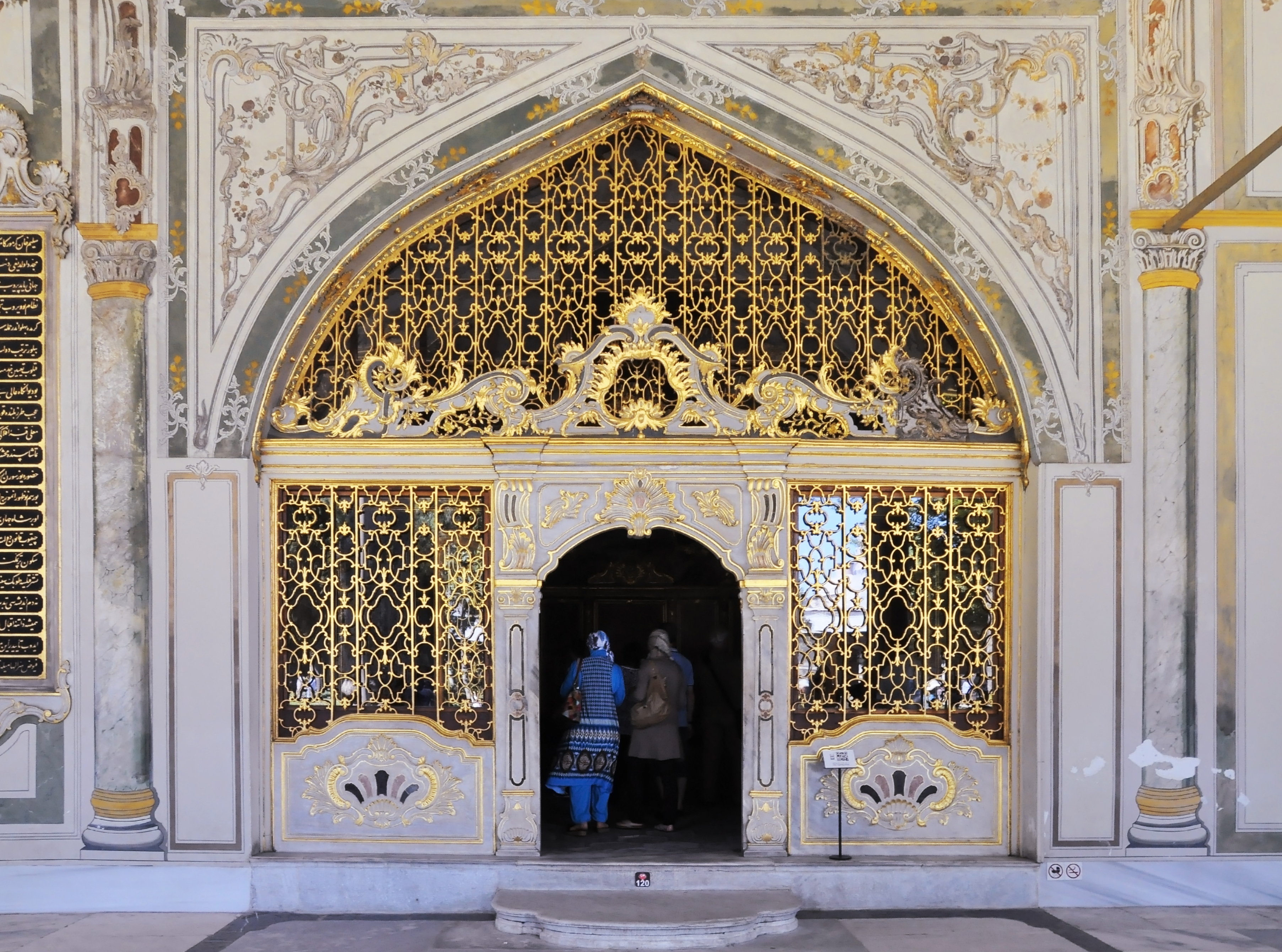 File:Imperial Council Door in the Topkapı Palace, Istanbul, Turkey ...