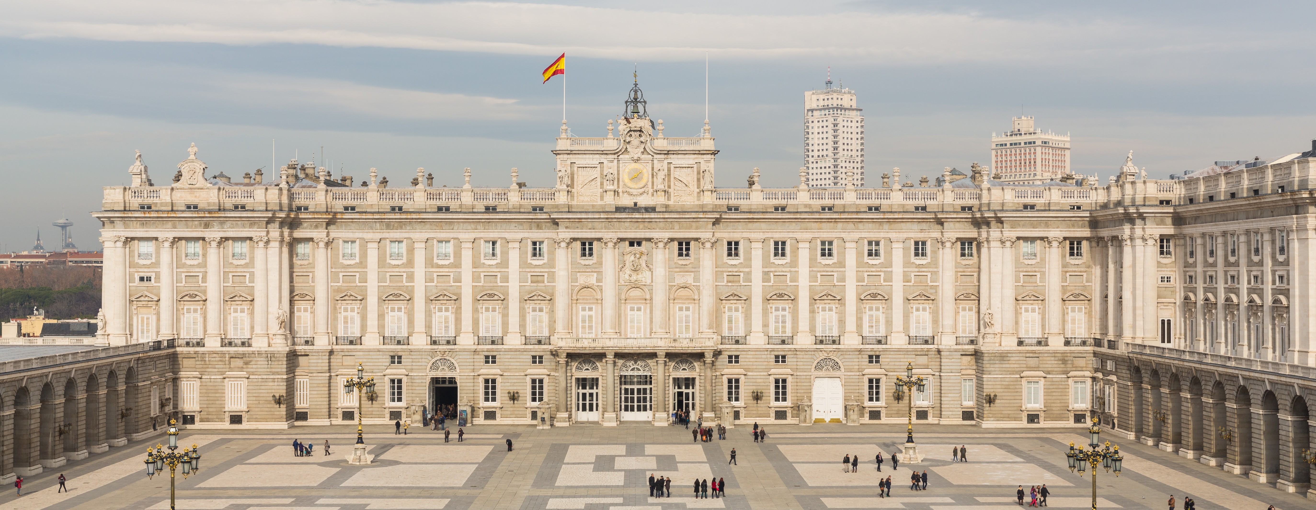 El Palacio Real de Madrid, el mayor de toda Europa | Lugares con ...