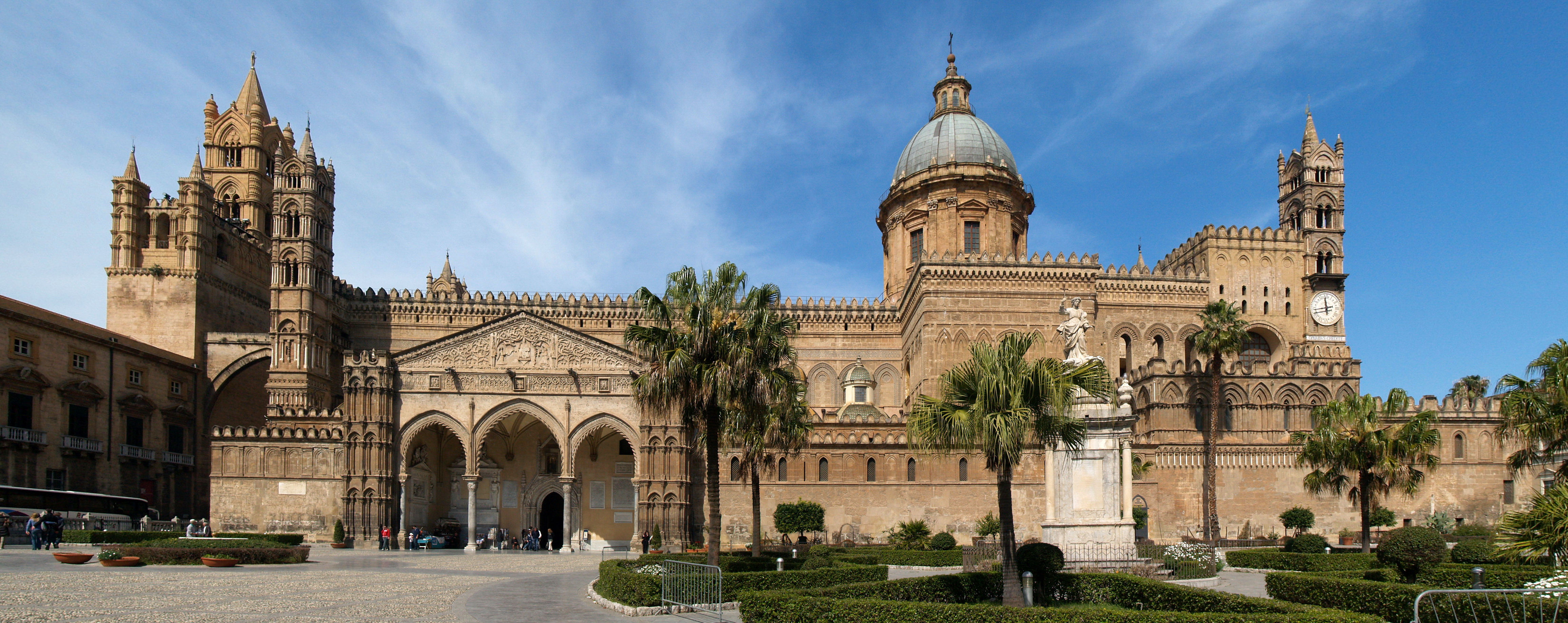 File:Panoramica Cattedrale di Palermo.jpg - Wikimedia Commons