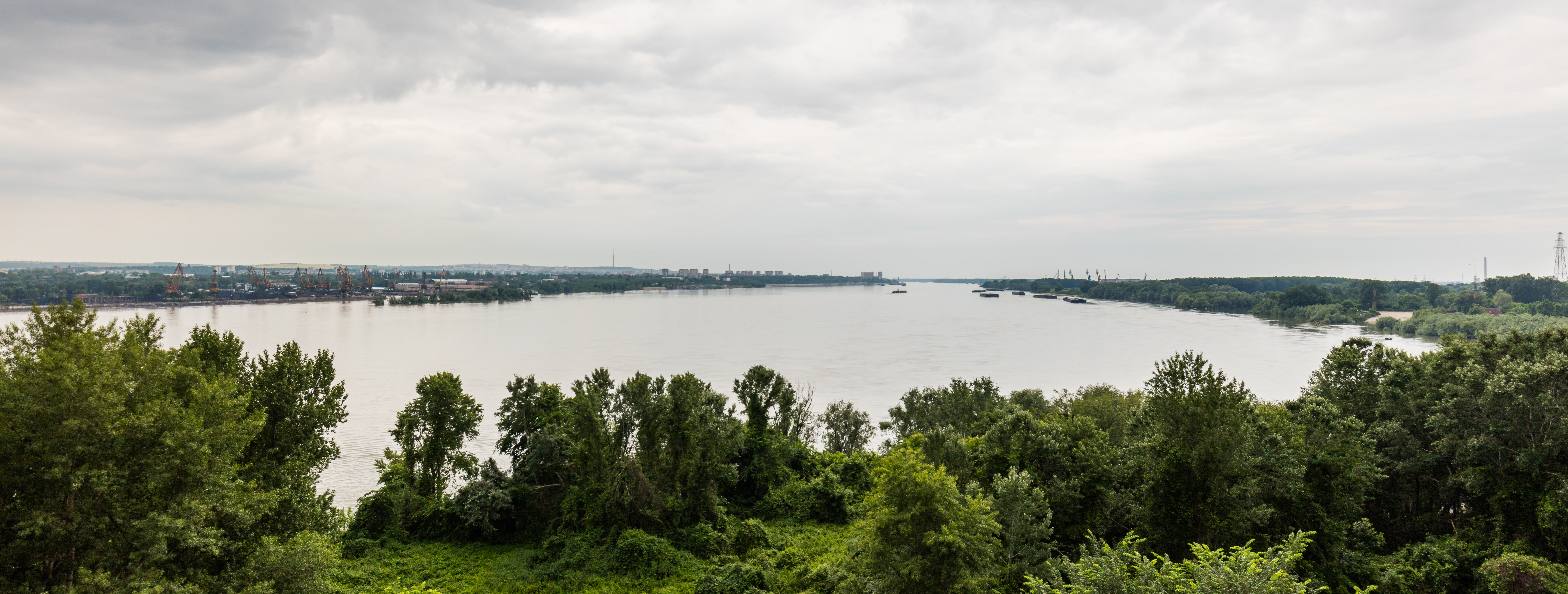 File:Danubio a su paso por Ruse, Bulgaria, 2016-05-27, DD 01.jpg ...