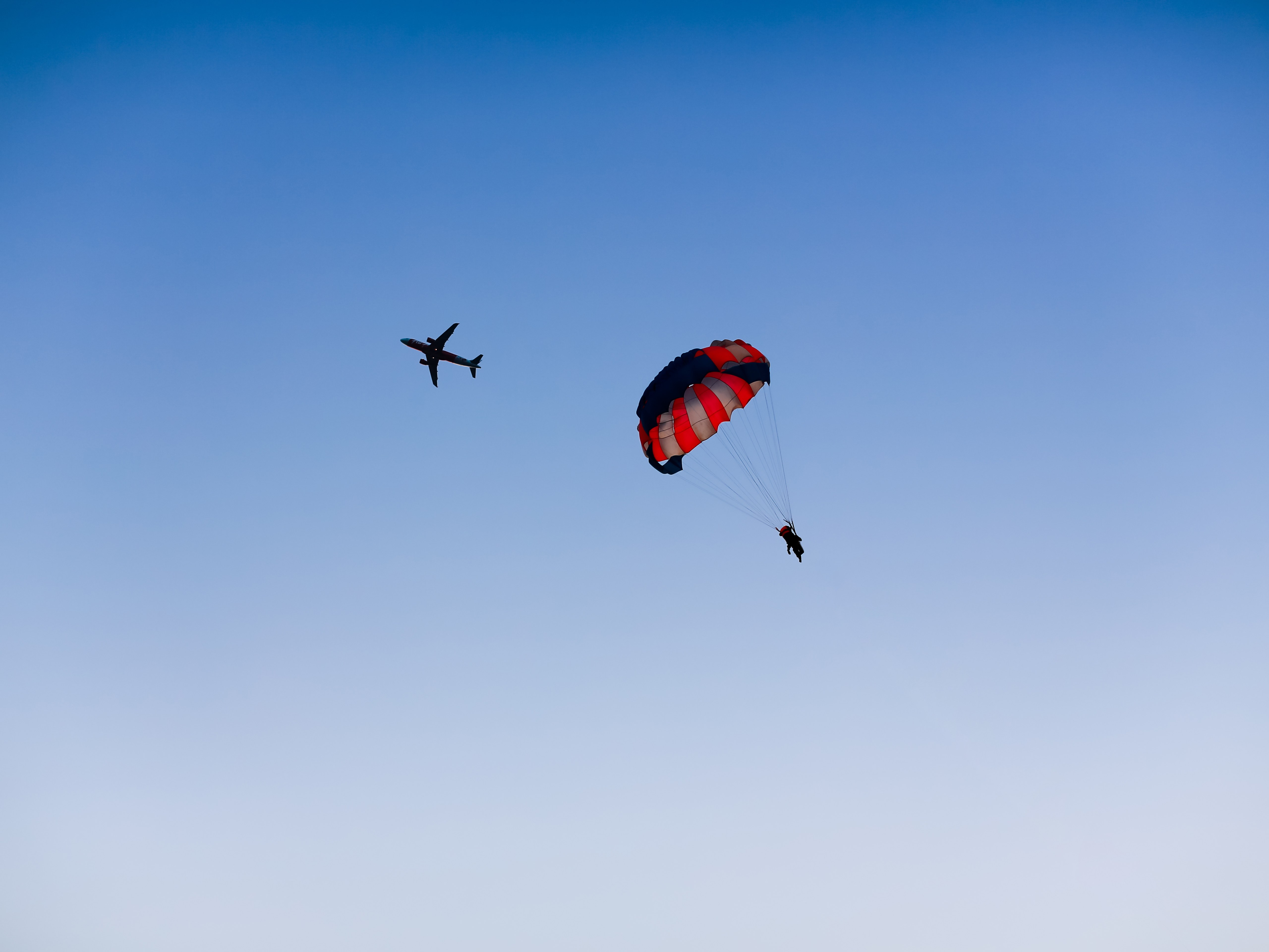 Why Commercial Airlines Don't Have Parachutes for Passengers - Condé ...